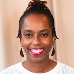Shelly Marshall headshot