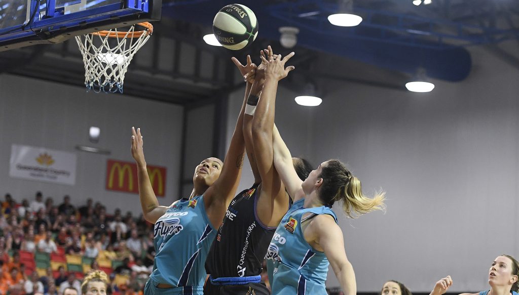 liz cambage dunk