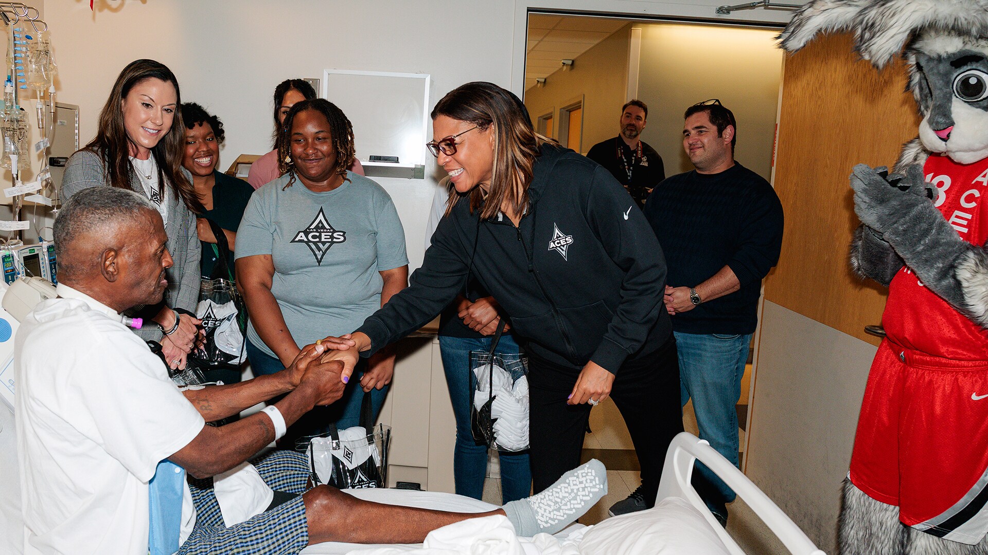 Gallery: Veterans Affairs Aces Hospital Visit (8/28/2025)