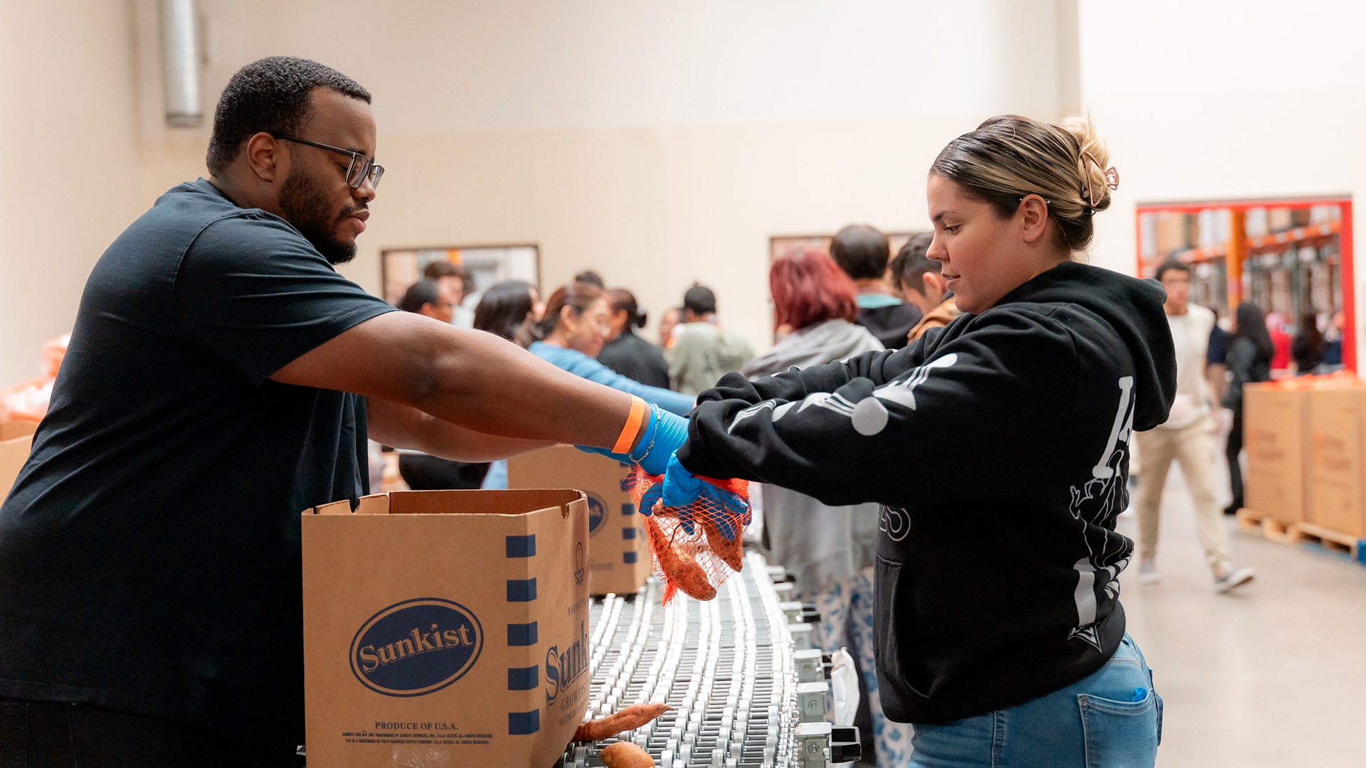 Aces Volunteer at Three Square Food Bank (11/17/2025)