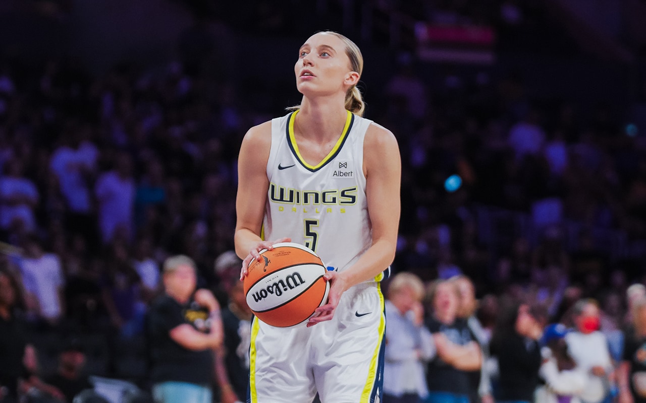 Bueckers Breaks WNBA Rookie Scoring Record at Los Angeles