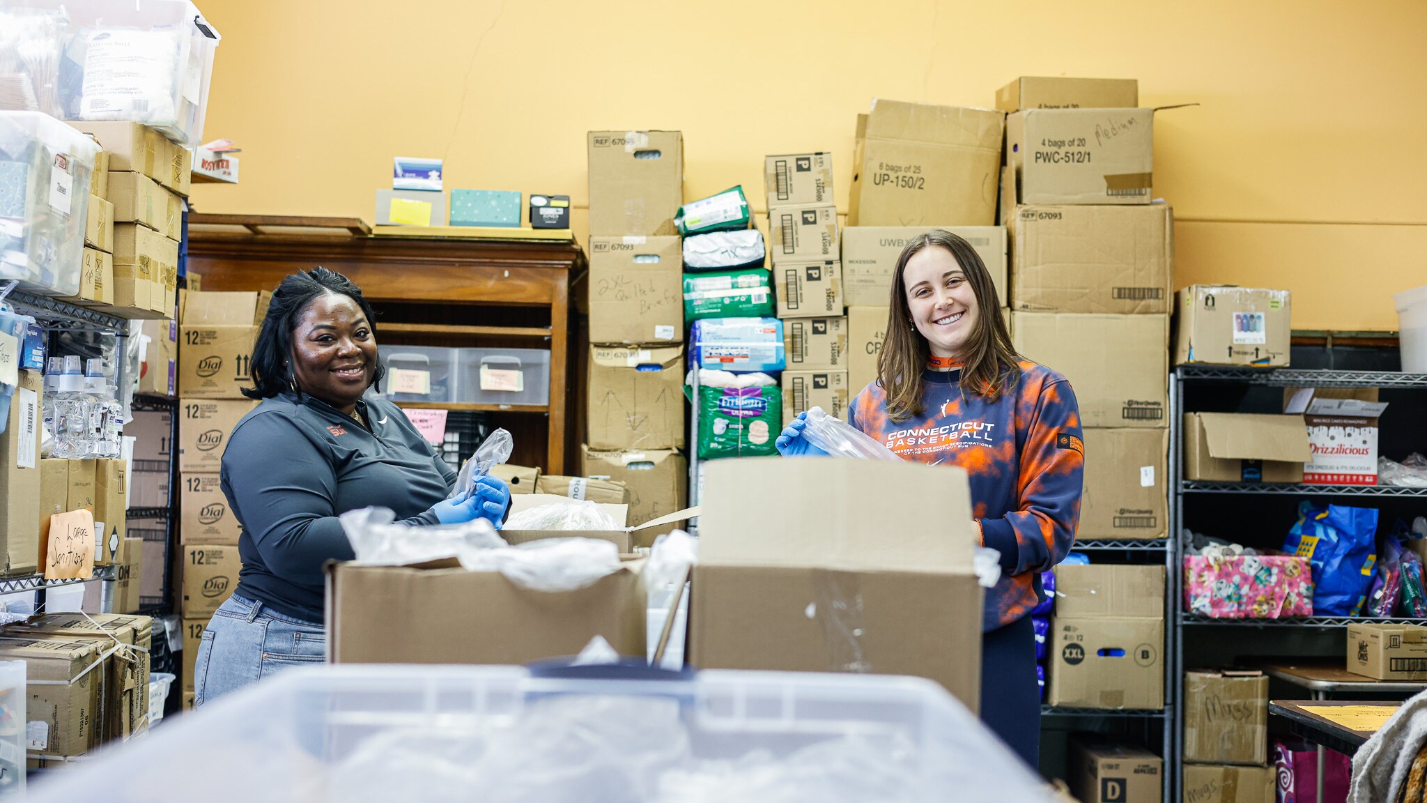Photo Gallery: Connecticut Sun Front Office Volunteers with St. Vincent de Paul Place (Norwich, CT)