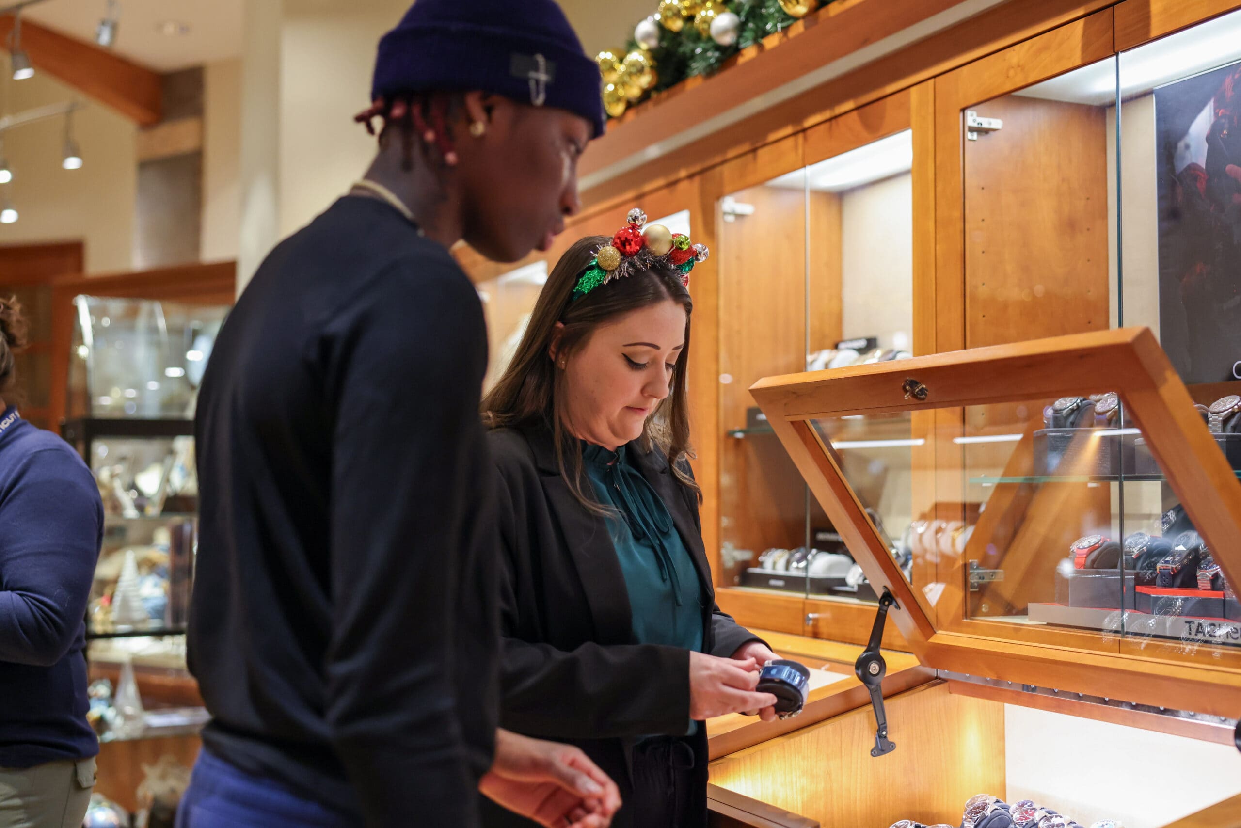 Lux Bond and Green Holiday Meet and Greet