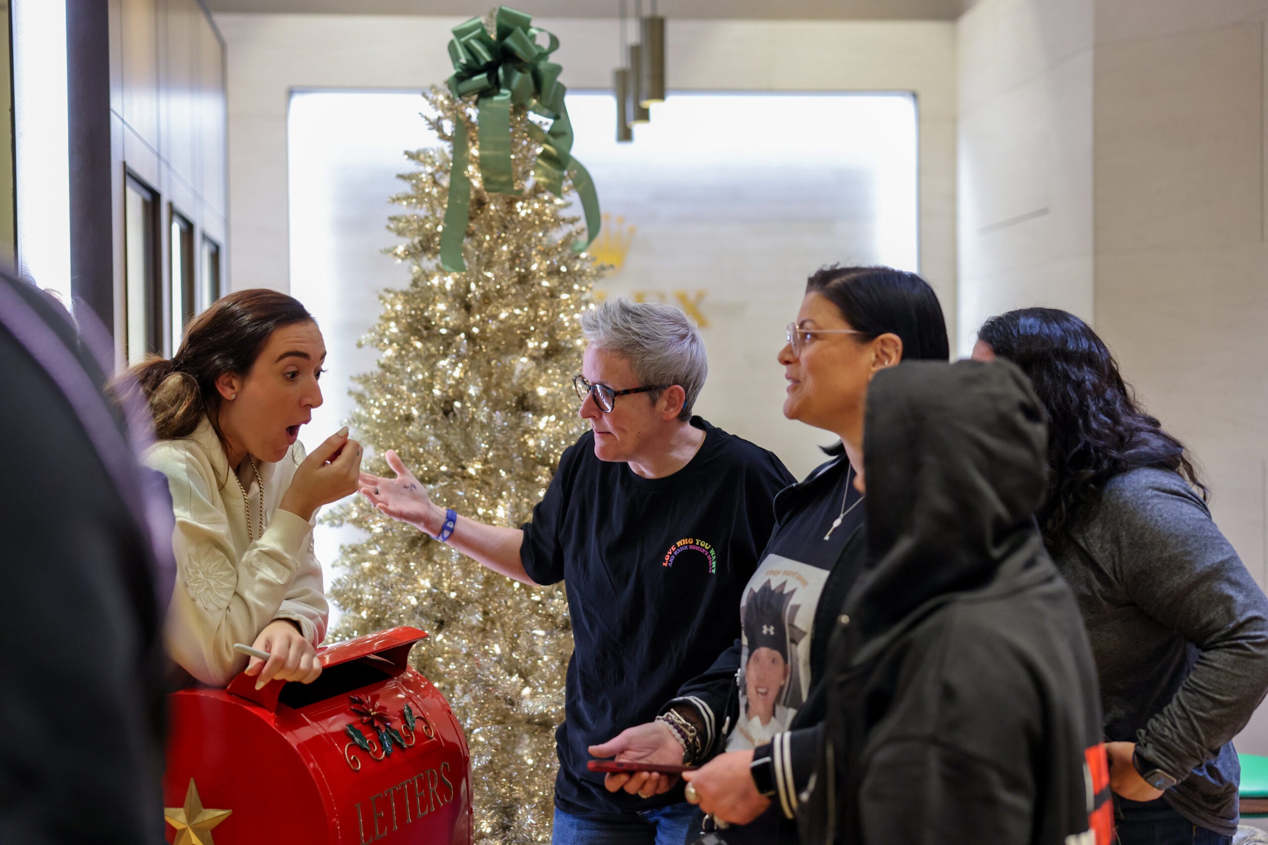 Lux Bond and Green Holiday Meet and Greet