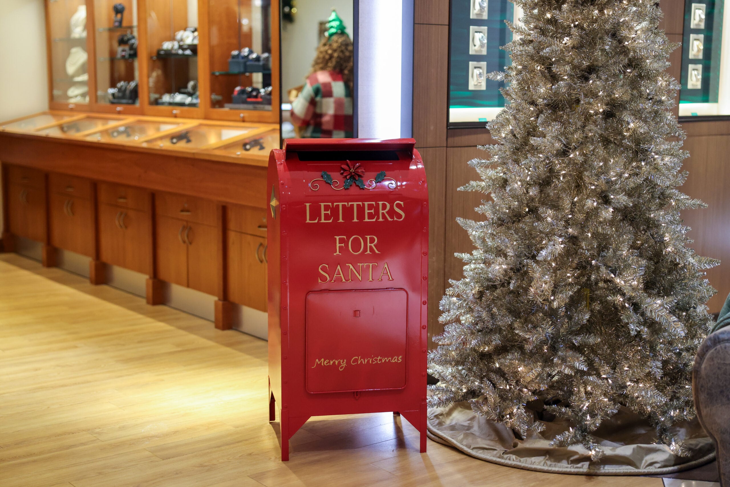 Lux Bond and Green Holiday Meet and Greet