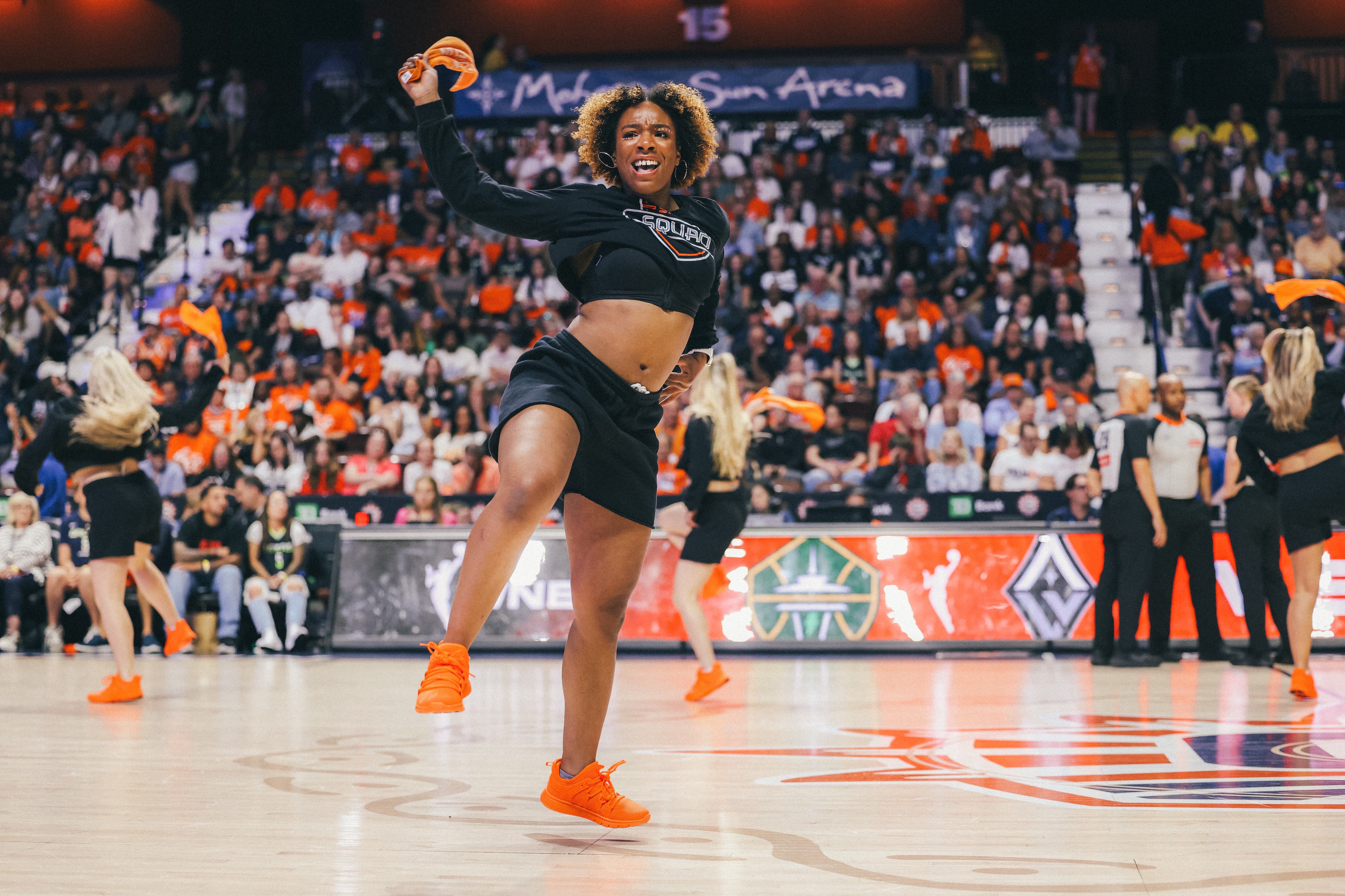 3334a4b8-eeab-4212-a51c-4f1fccb2bf8cDallasvsSun_Hemans-203