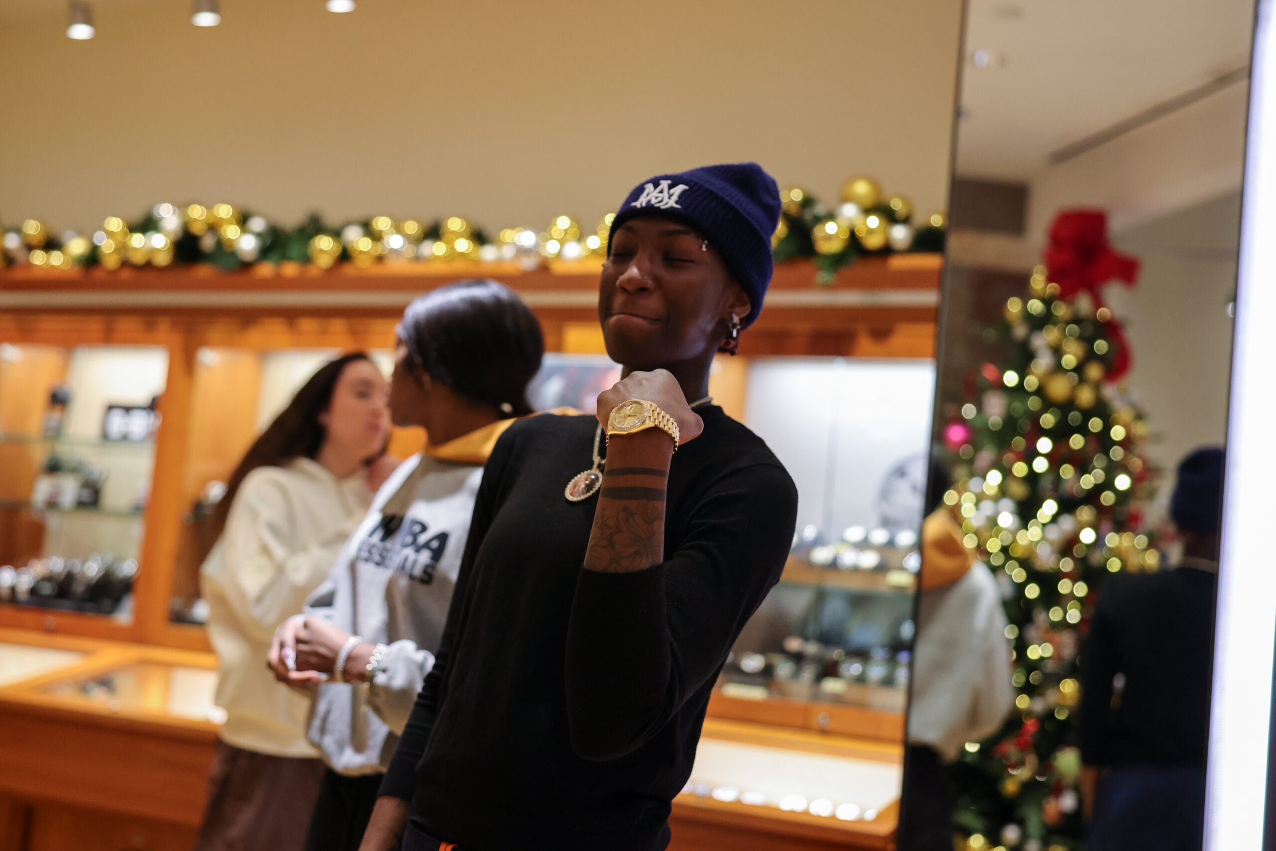 Lux Bond and Green Holiday Meet and Greet