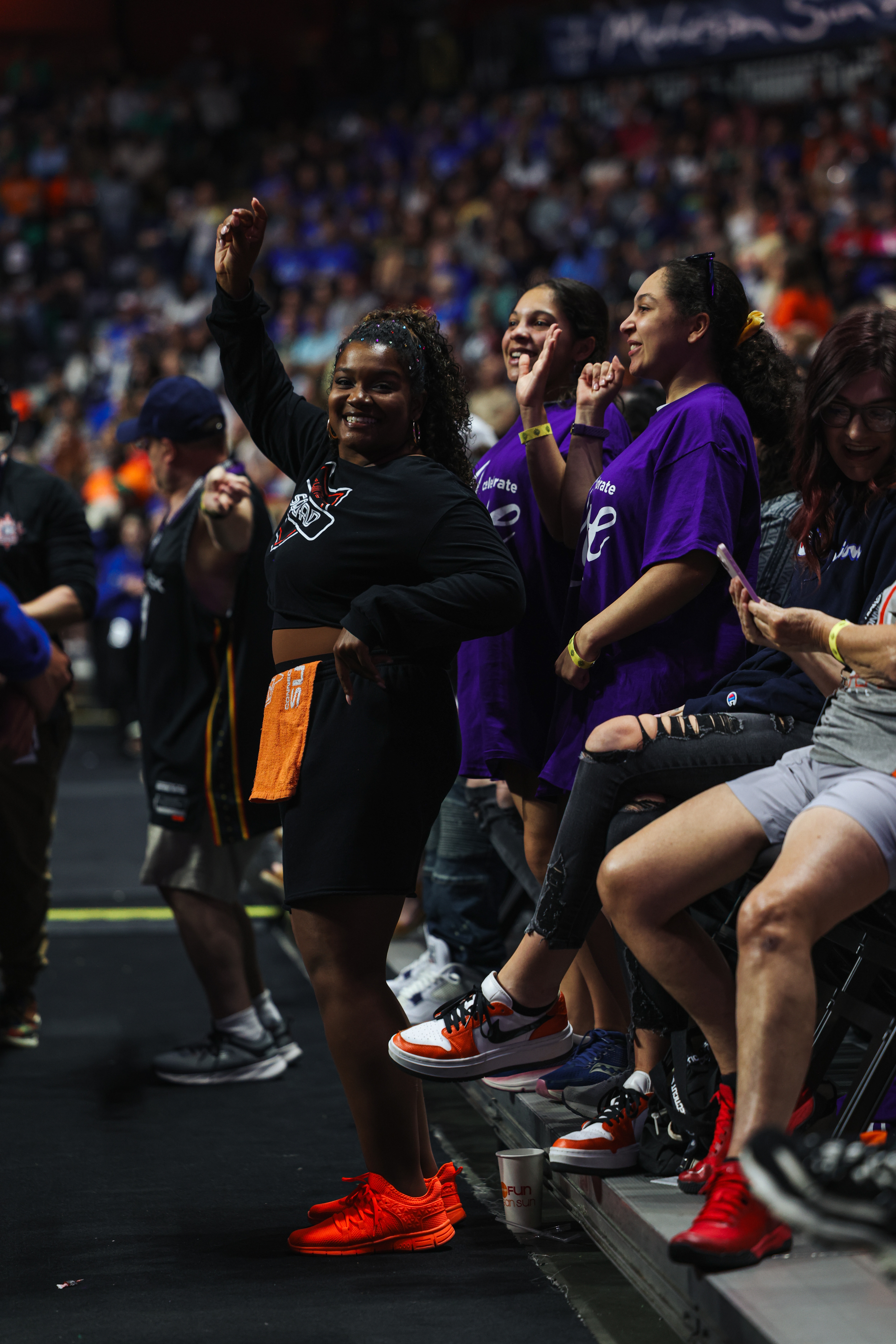 6deb83df-3b2b-4cb3-83db-1dcf876e76e6DallasvsSun_Hemans-180