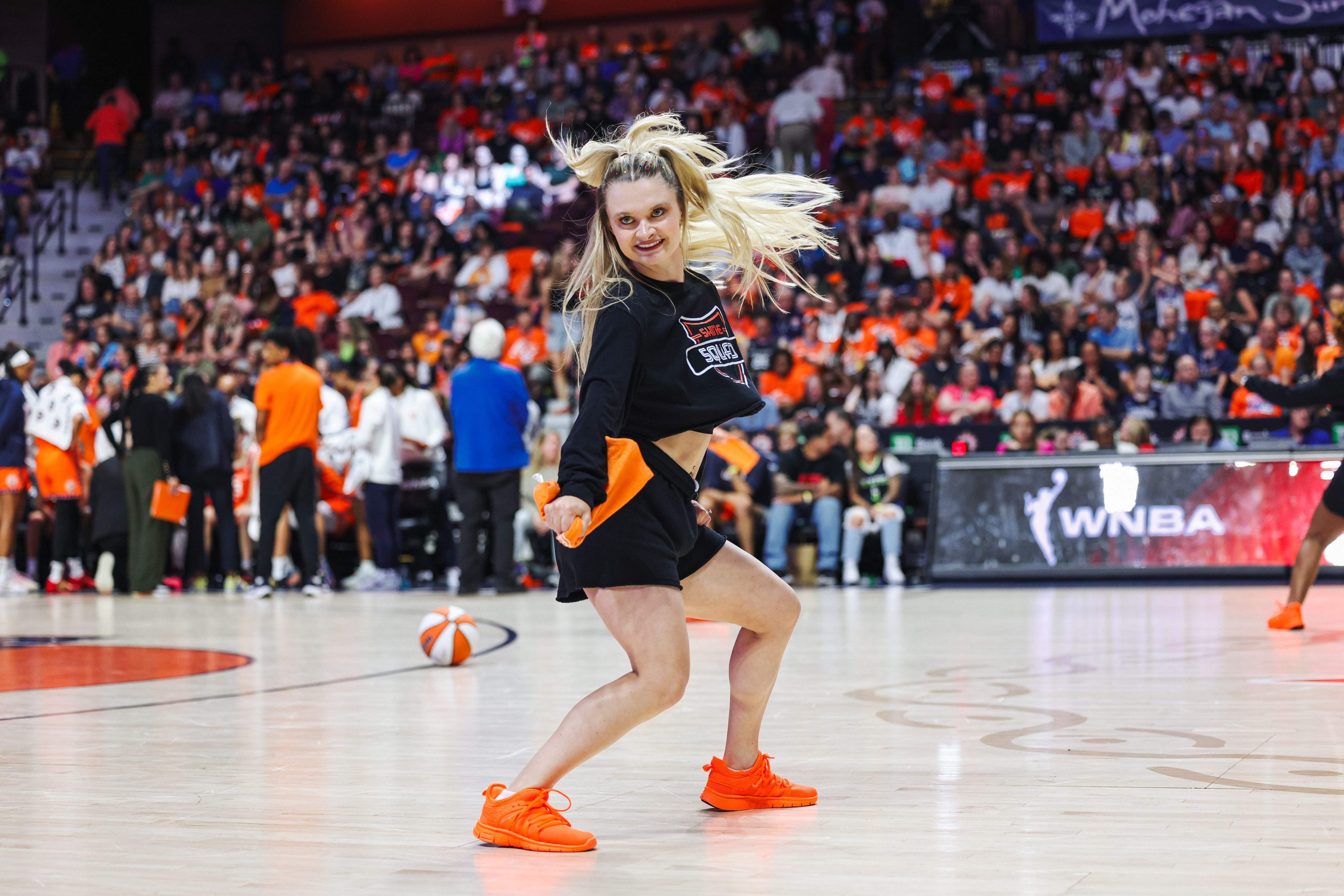 adca5e9b-fc58-49a7-8616-be645f472be0DallasvsSun_Hemans-199