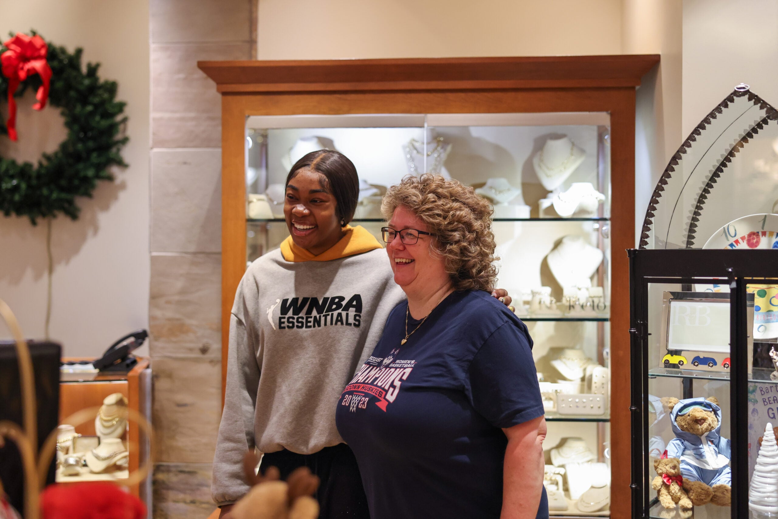 Lux Bond and Green Holiday Meet and Greet