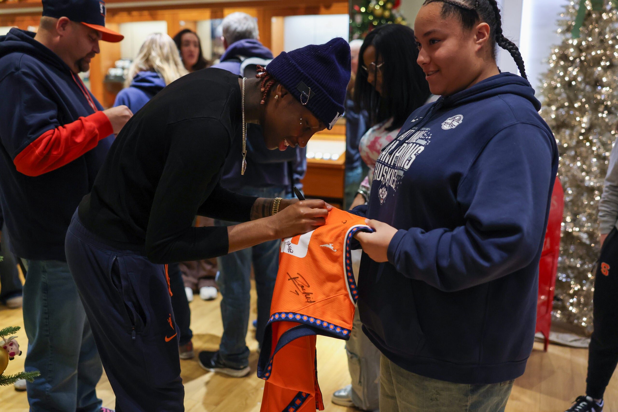 Lux Bond and Green Holiday Meet and Greet