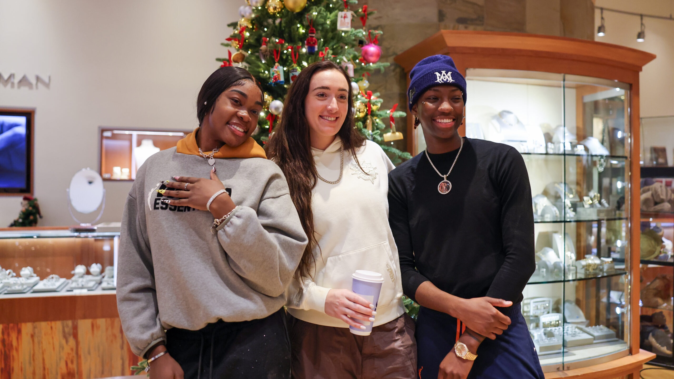 Photo Gallery: Lux Bond and Green Holiday Meet and Greet