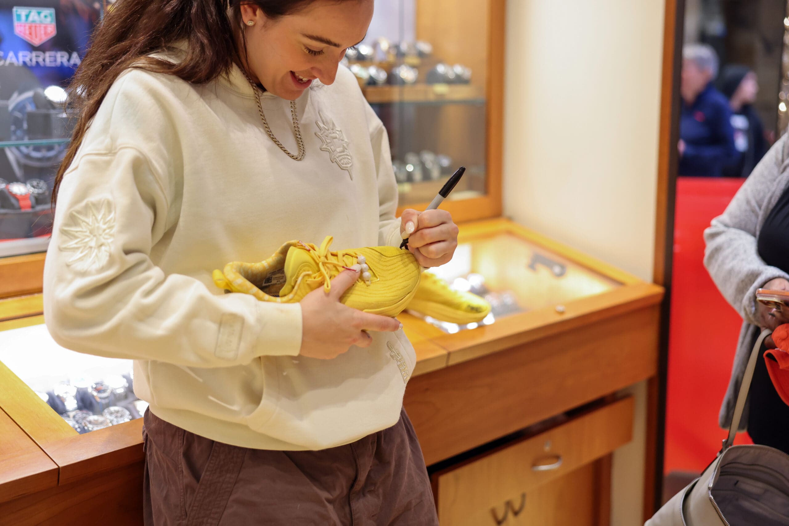 Lux Bond and Green Holiday Meet and Greet