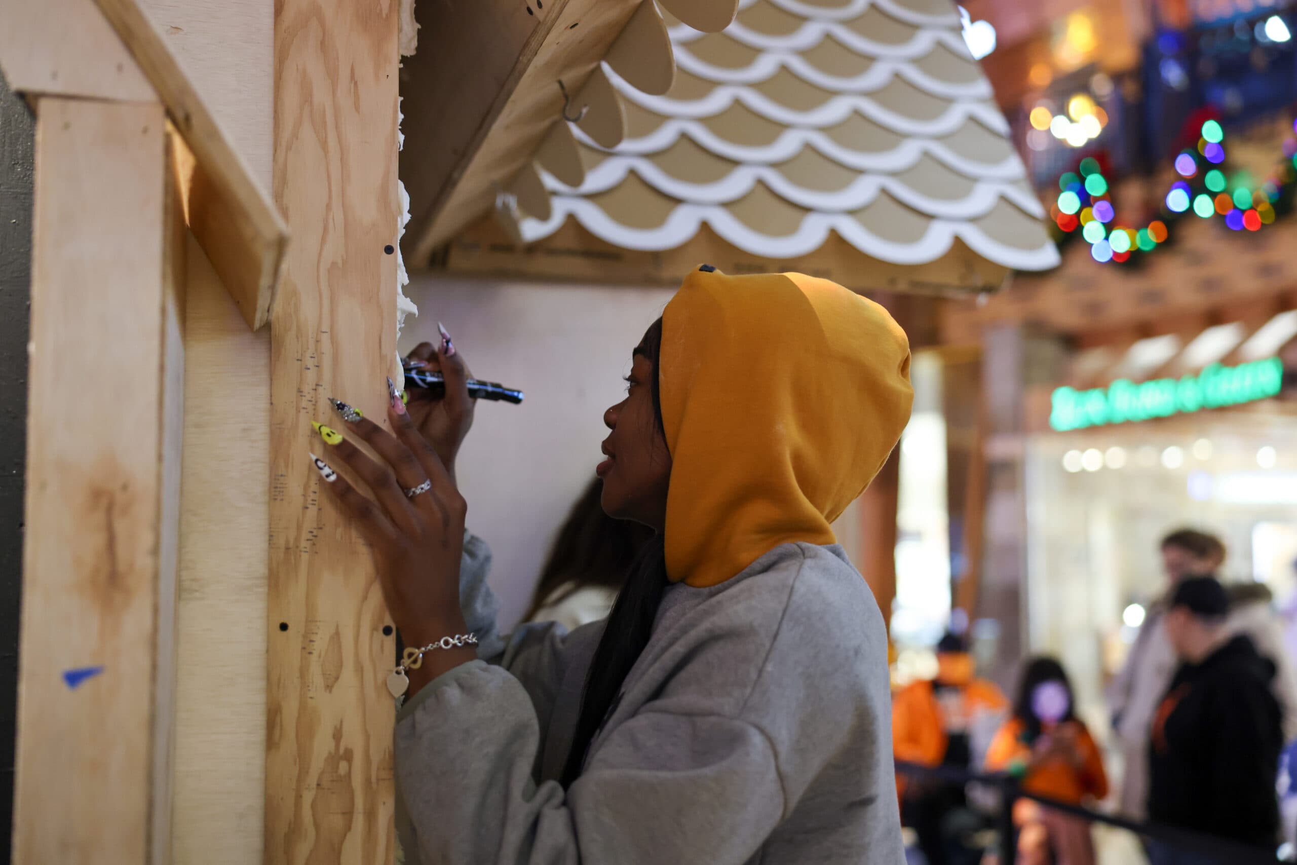 Mohegan Sun Gingerbread House Decorating