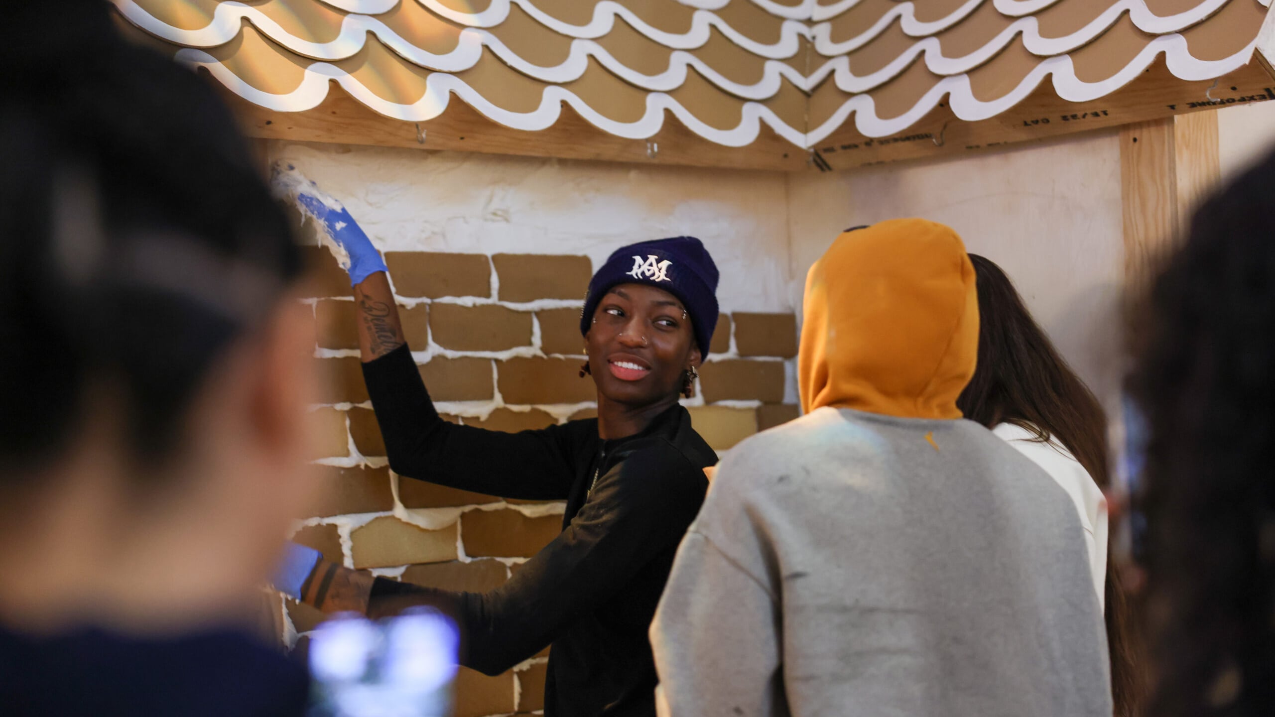 Photo Gallery: Saniya Rivers, Marina Mabrey and Aneesah Morrow Decorate the Mohegan Sun Gingerbread House