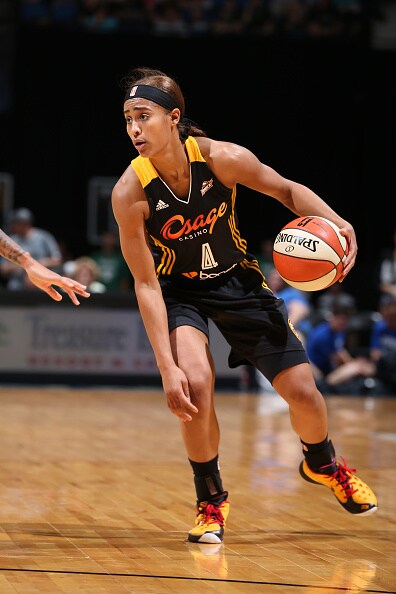 MINNEAPOLIS, MN - JUNE 5: Skylar Diggins #4 of the Tulsa Shock handles the ball against the Minnesota Lynx during the season opener of their WNBA game on June 5, 2015 at Target Center in Minneapolis, Minnesota. NOTE TO USER: User expressly acknowledges and agrees that, by downloading and or using this Photograph, user is consenting to the terms and conditions of the Getty Images License Agreement. Mandatory Copyright Notice: Copyright 2015 NBAE (Photo by David Sherman/NBAE via Getty Images)