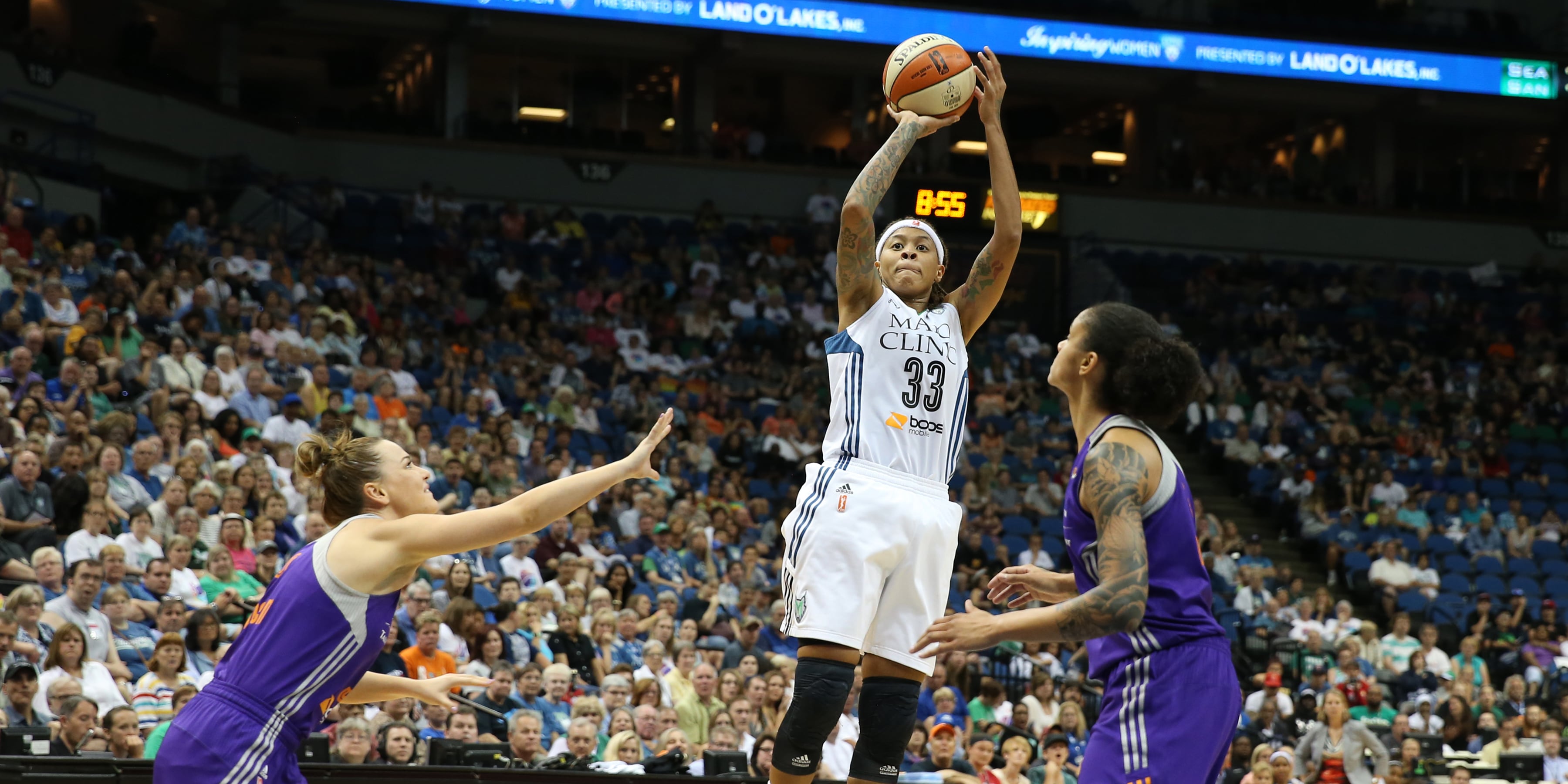 After a 24 point outburst against Seattle on Thursday night, Lynx guard Seimone Augustus cooled off a bit against the Mercury scoring just six points on 3-of-13 shooting.
