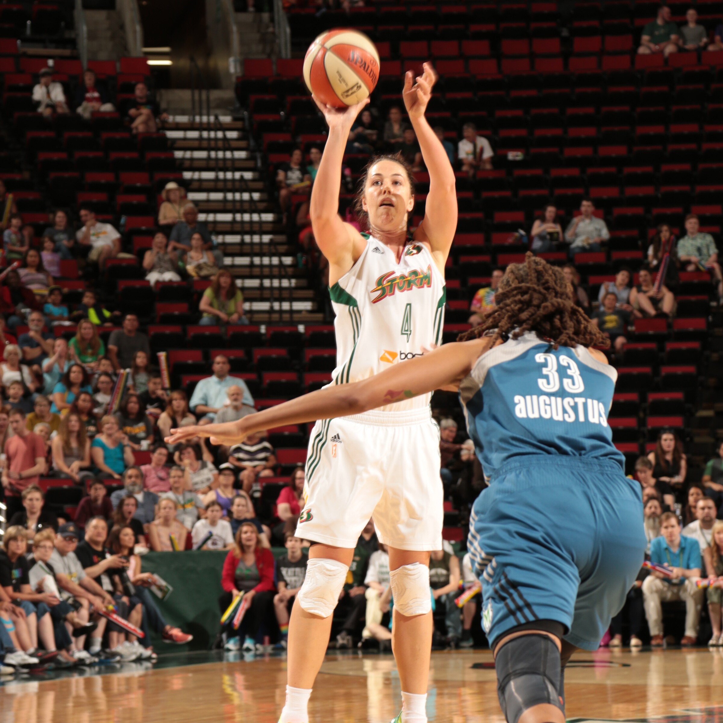 Storm guard Jenna O'Hea led Seattle, scoring 17 points in the loss.