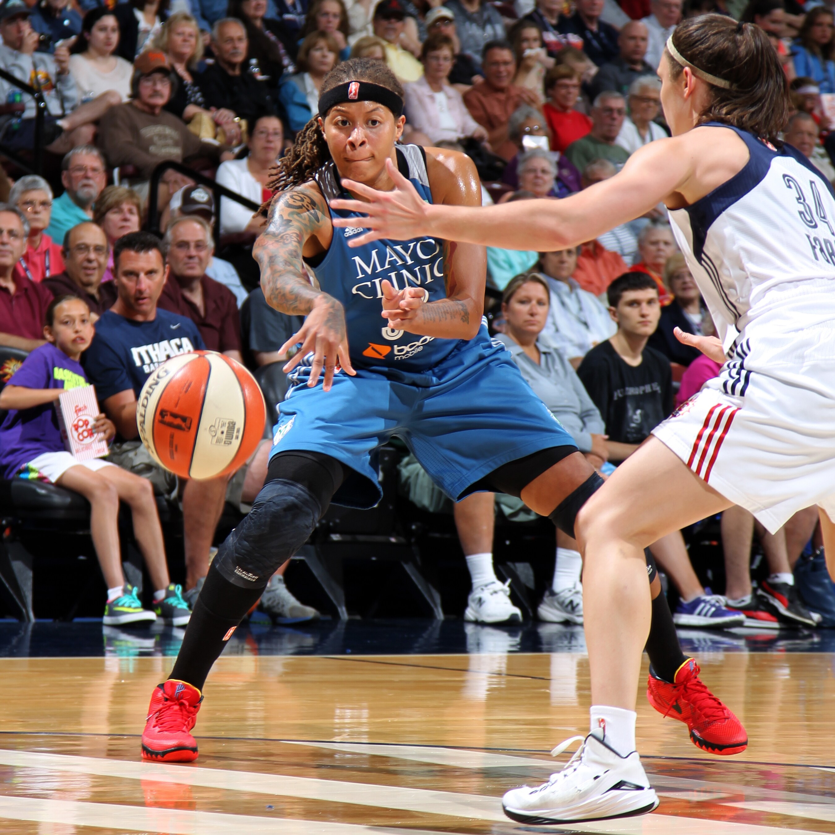 Lynx guard Seimone Augustus had a huge fourth quarter and helped lead the Lynx to a 85-79 victory over the Connecticut Sun last night.