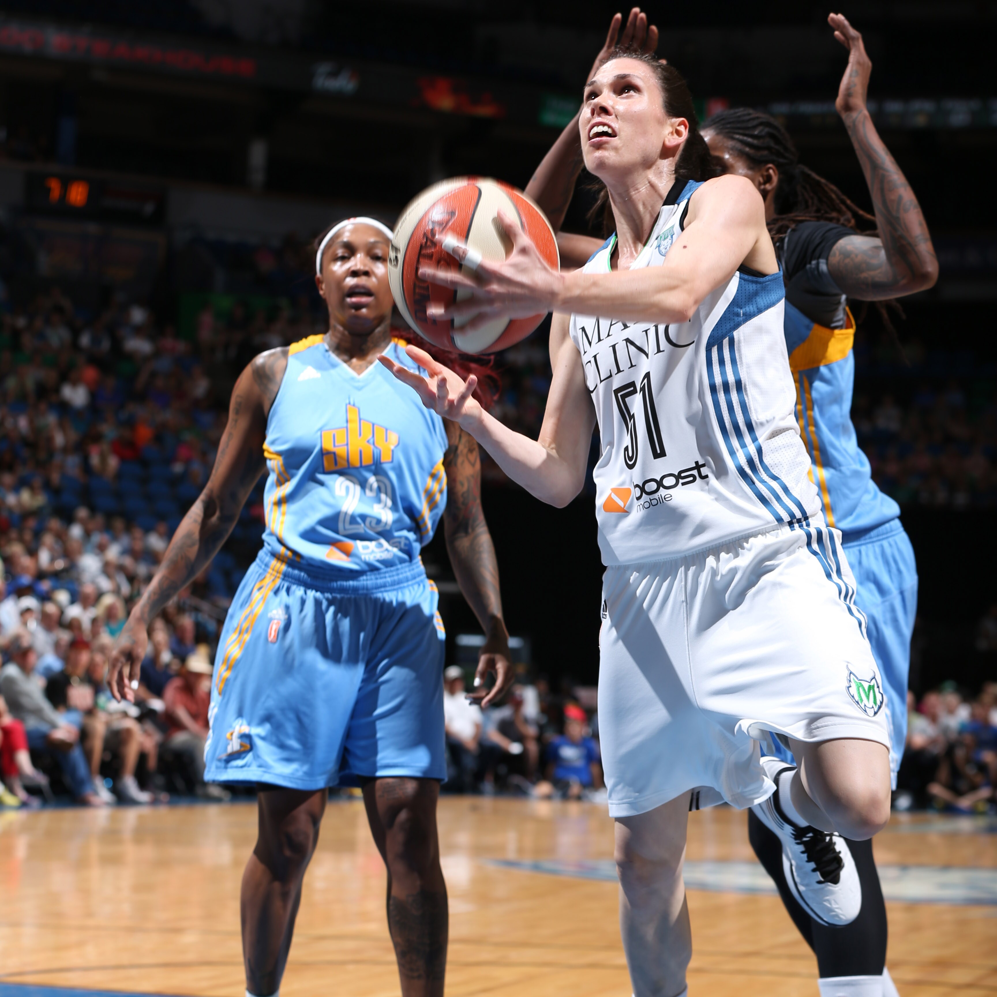 Cruz played extremely well defensively as well, shutting down Sky guard Cappie Pondexter, holding the league's fifth-leading scorer to just four points on 2-of-9 shooting