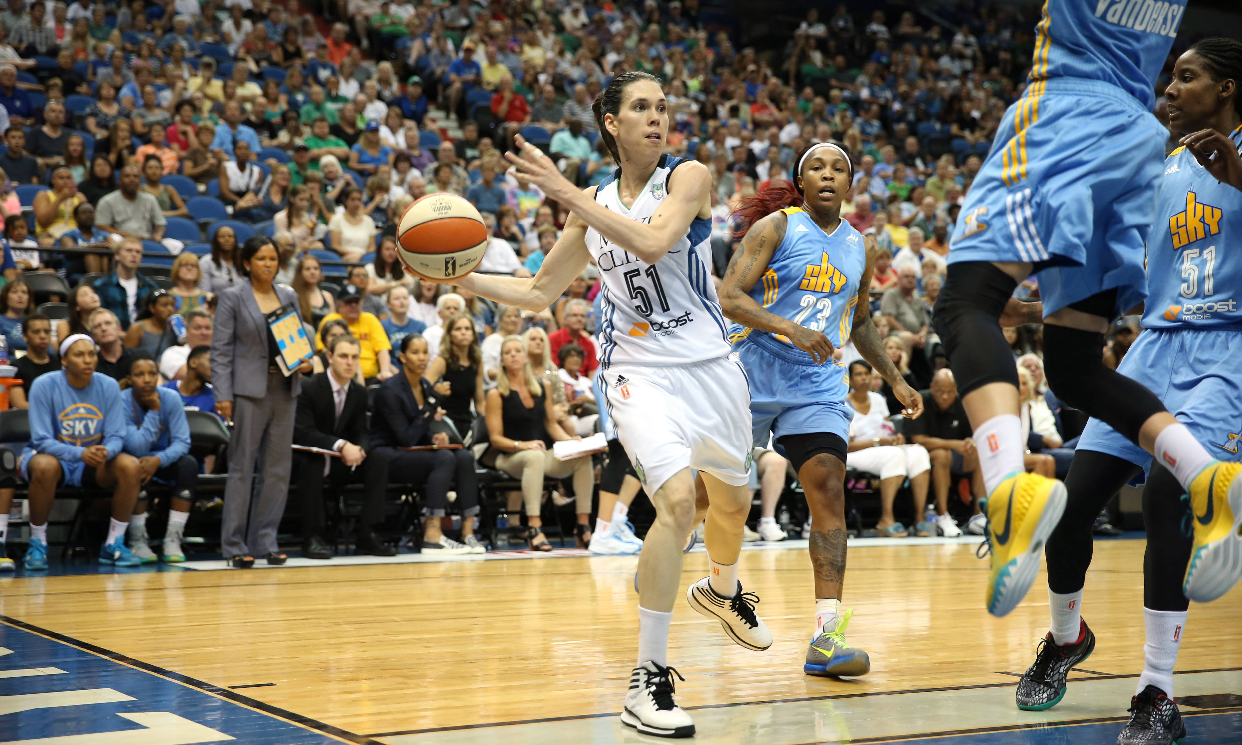 Lyx guard Anna Cruz was a huge reason for the Lynx victory last night. Starting in place of the injured Seimone Augustus, Cruz finished with 16 points, eight rebounds and five assists.