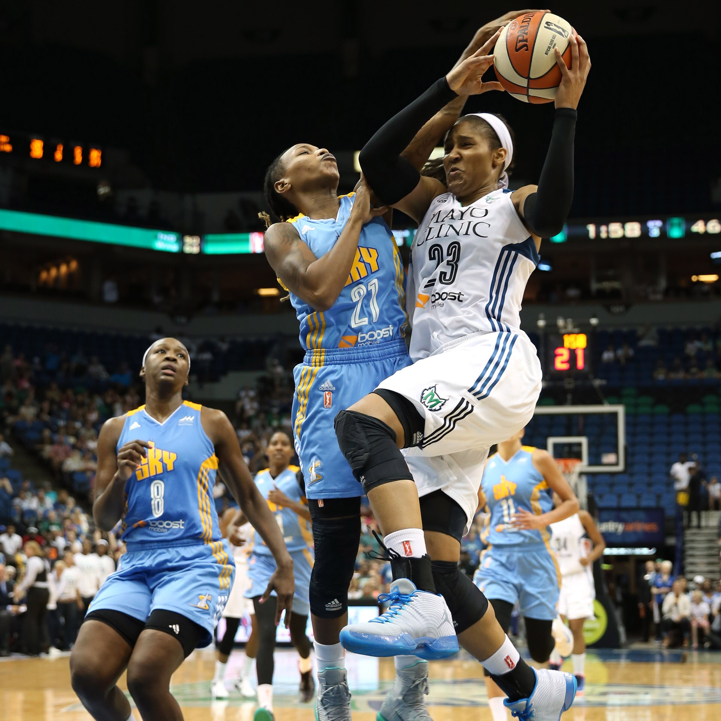 Lynx forward Maya Moore poured in a game-high 29 points, her sixth consecutive game with 20+ points