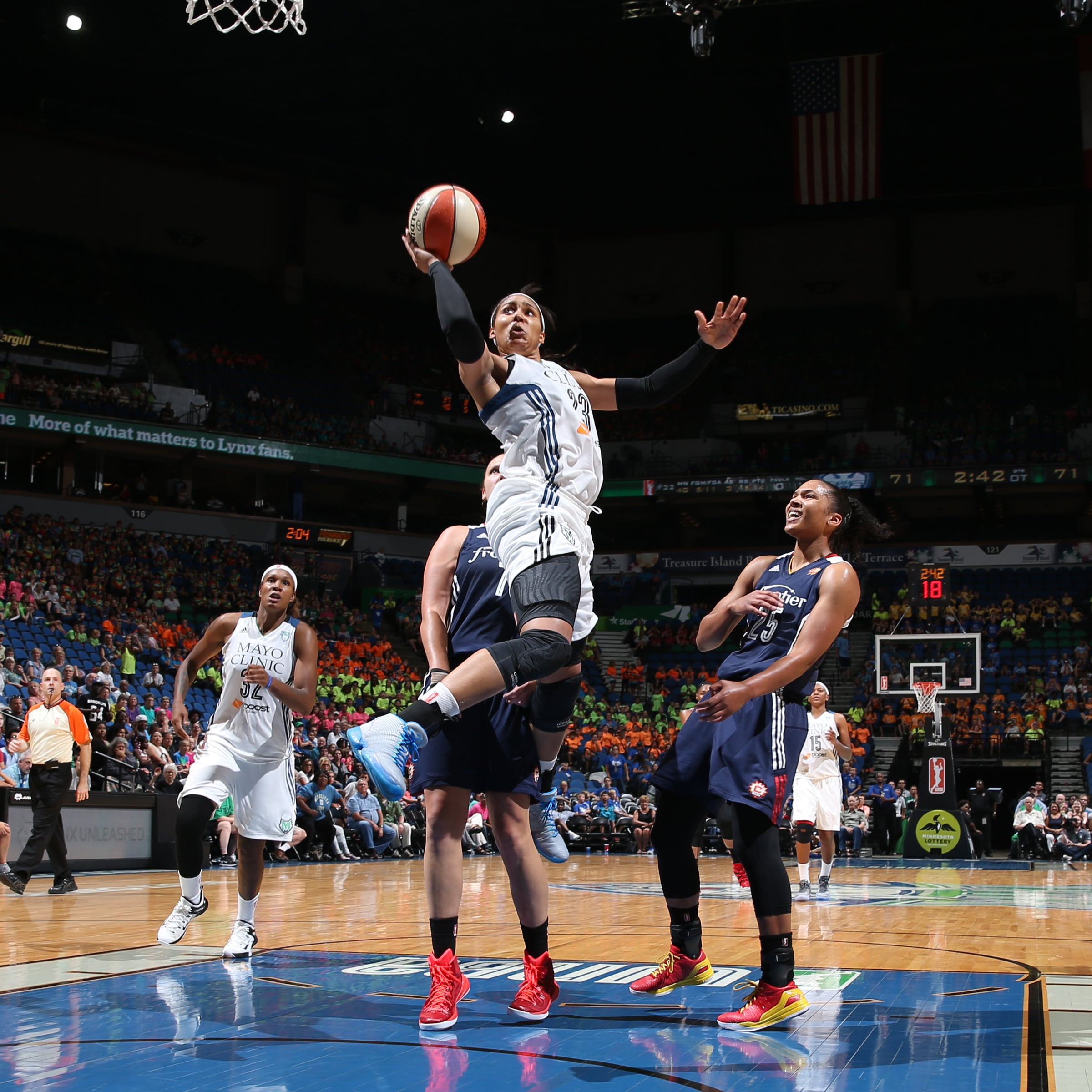 MINNEAPOLIS, MN - JULY 22: Maya Moore #23 of the Minnesota Lynx shoots against the Connecticut Sun on July 22, 2015 at Target Center in Minneapolis, Minnesota. NOTE TO USER: User expressly acknowledges and agrees that, by downloading and or using this Photograph, user is consenting to the terms and conditions of the Getty Images License Agreement. Mandatory Copyright Notice: Copyright 2015 NBAE (Photo by David Sherman/NBAE via Getty Images)