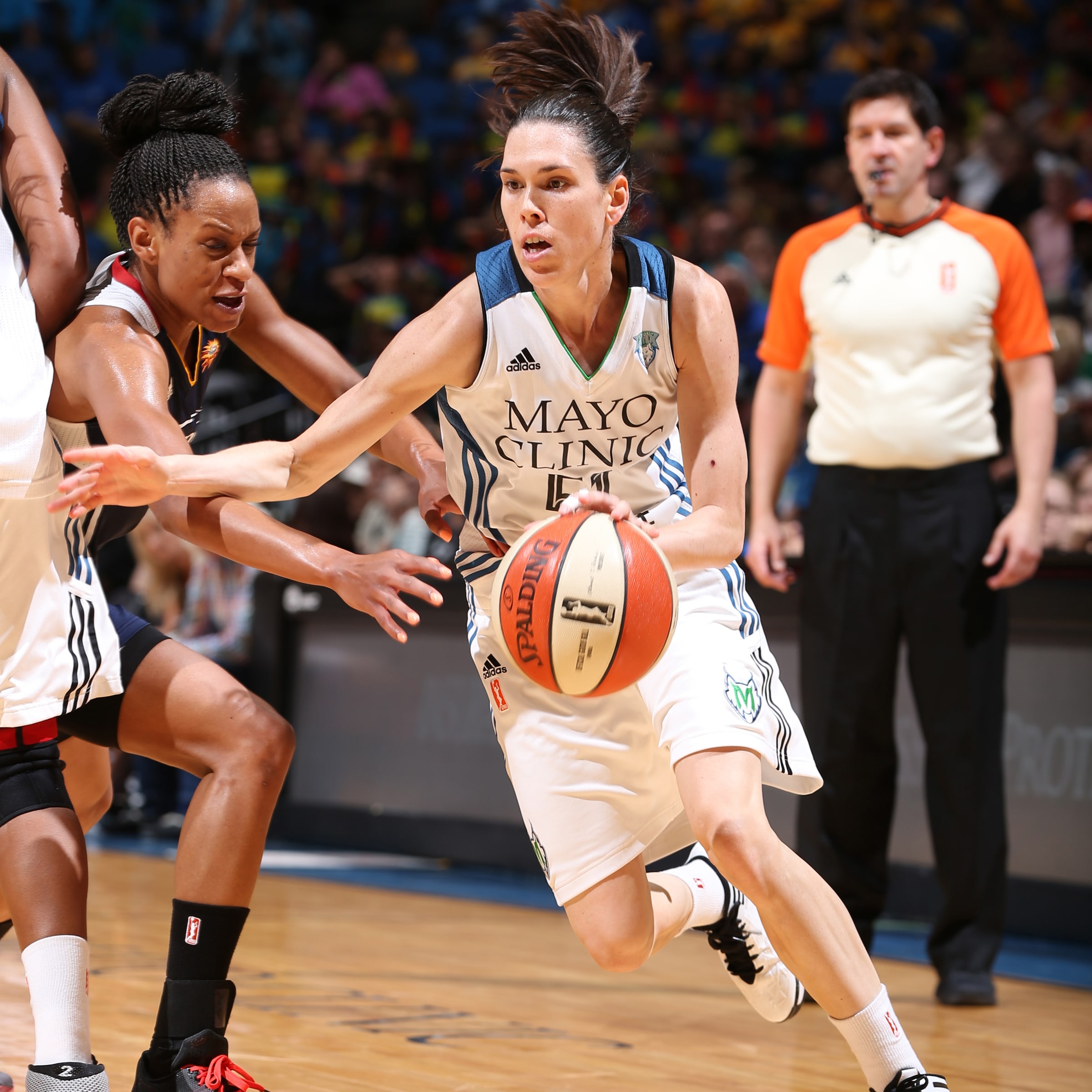 MINNEAPOLIS, MN - JULY 22: Anna Cruz #51 of the Minnesota Lynx drives against the Connecticut Sun on July 22, 2015 at Target Center in Minneapolis, Minnesota. NOTE TO USER: User expressly acknowledges and agrees that, by downloading and or using this Photograph, user is consenting to the terms and conditions of the Getty Images License Agreement. Mandatory Copyright Notice: Copyright 2015 NBAE (Photo by David Sherman/NBAE via Getty Images)