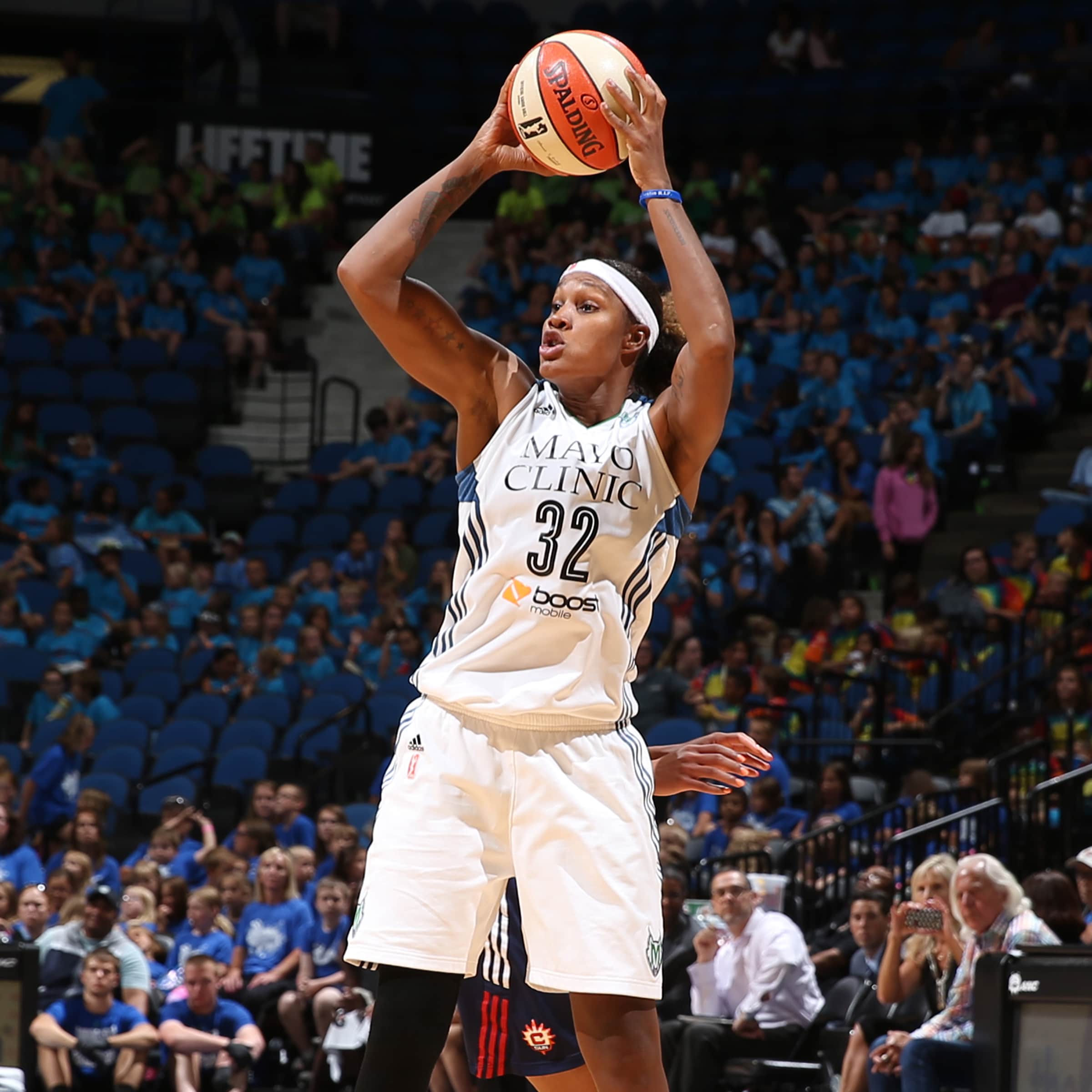 MINNEAPOLIS, MN - JULY 22: Rebekkah Brunson #32 of the Minnesota Lynx shoots against the Connecticut Sun on July 22, 2015 at Target Center in Minneapolis, Minnesota. NOTE TO USER: User expressly acknowledges and agrees that, by downloading and or using this Photograph, user is consenting to the terms and conditions of the Getty Images License Agreement. Mandatory Copyright Notice: Copyright 2015 NBAE (Photo by David Sherman/NBAE via Getty Images)