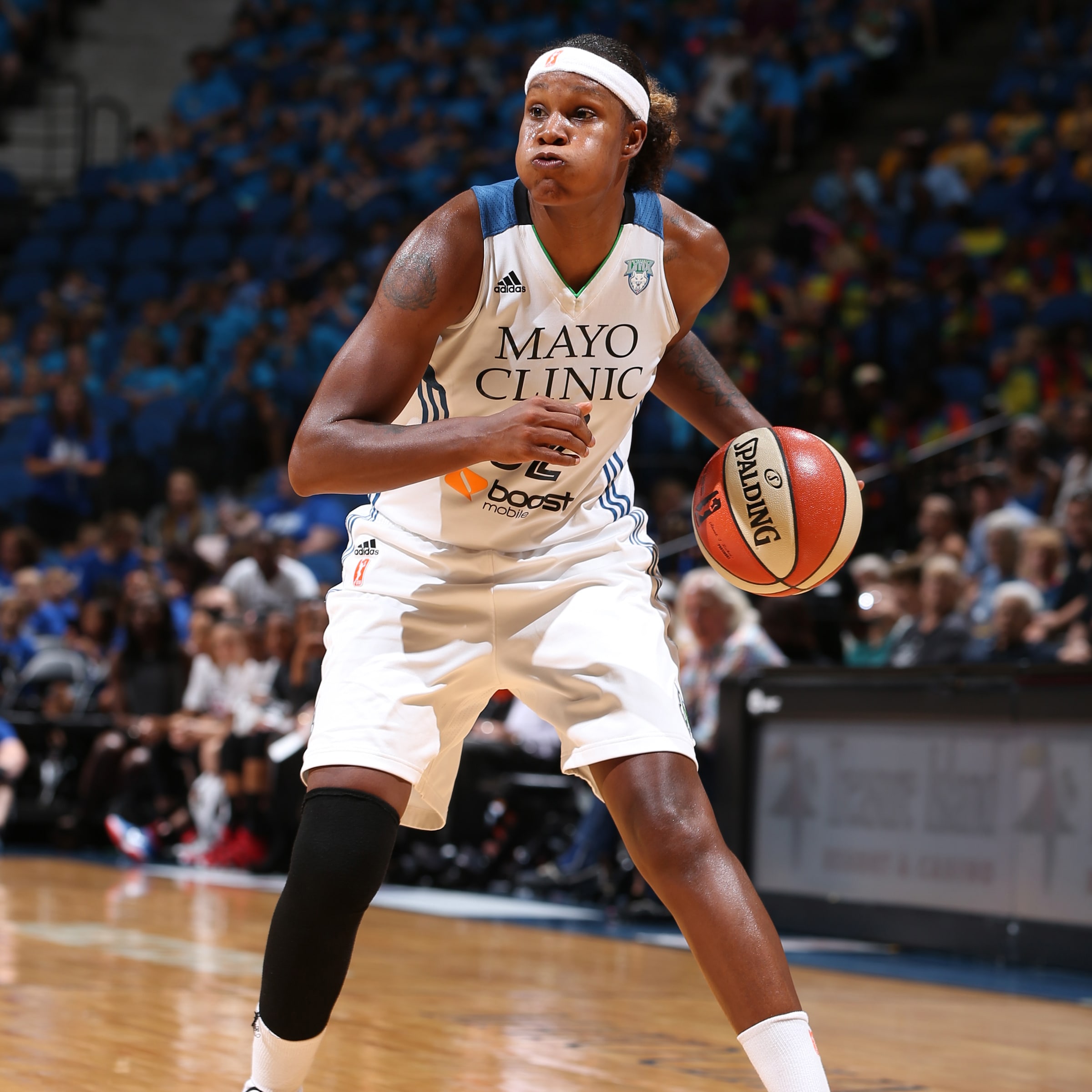 MINNEAPOLIS, MN - JULY 22: Rebekkah Brunson #32 of the Minnesota Lynx handles the ball against the Connecticut Sun on July 22, 2015 at Target Center in Minneapolis, Minnesota. NOTE TO USER: User expressly acknowledges and agrees that, by downloading and or using this Photograph, user is consenting to the terms and conditions of the Getty Images License Agreement. Mandatory Copyright Notice: Copyright 2015 NBAE (Photo by David Sherman/NBAE via Getty Images)