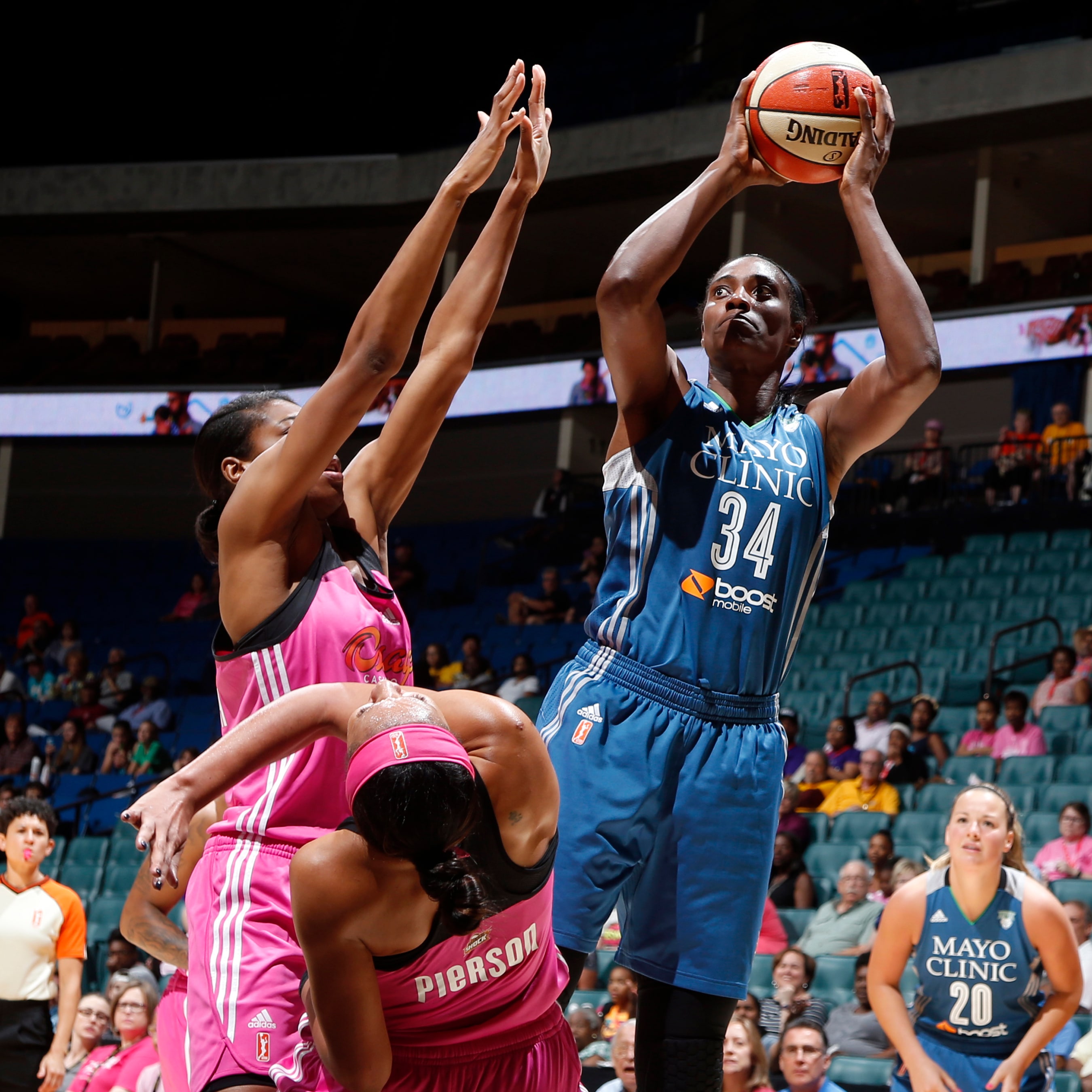 Lynx center Sylvia Fowles paced Minnesota on their way to a victory. Fowles finished with 19 points on 5-of-7 shooting (71 percent) to go with her six rebounds in 24 minutes of playing time.