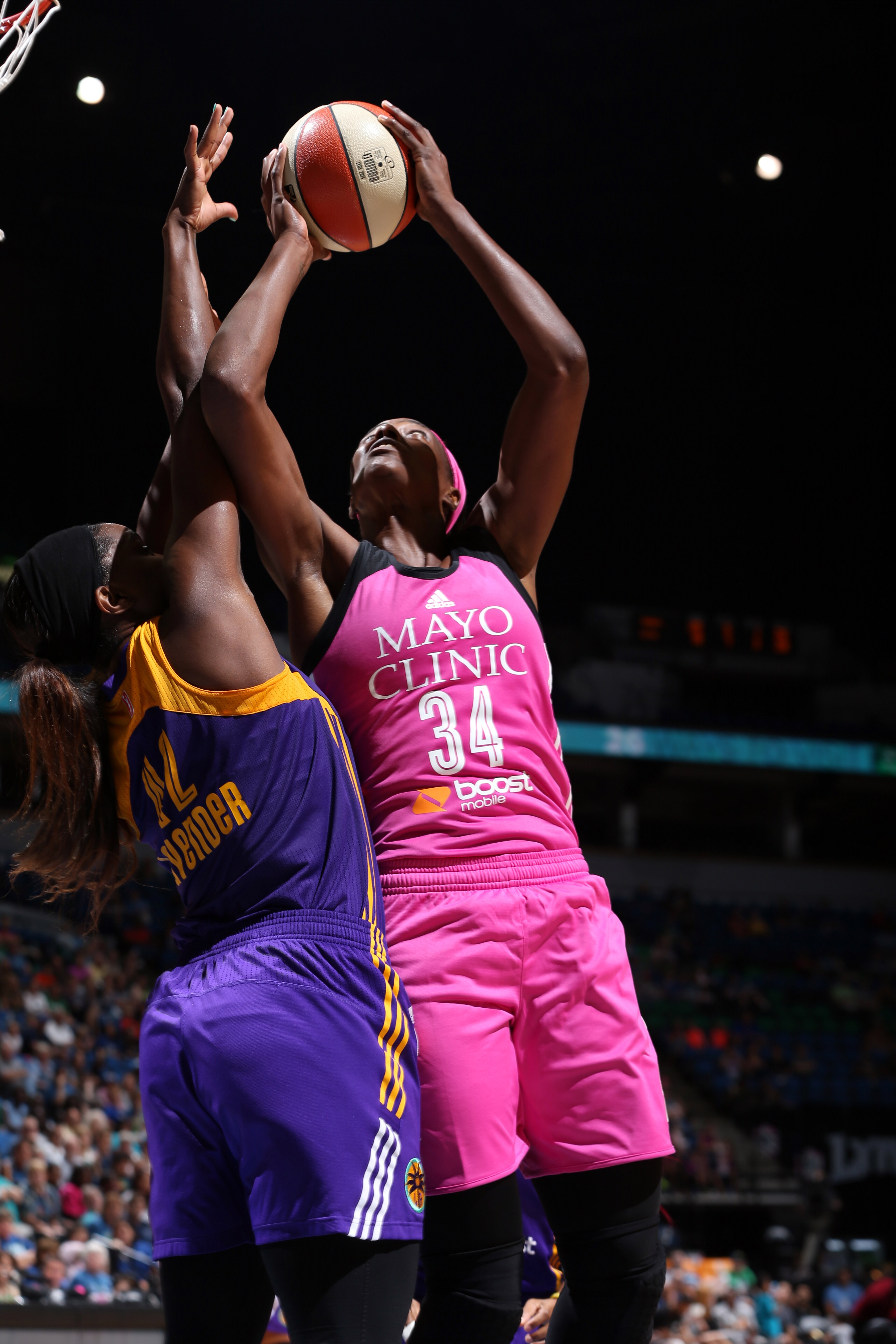 Lynx center Sylvia Fowles is a huge reason for Minnesota's victory tonight (yes, both literally and figuratively. She's 6'6. I wouldn't face her in the post). Fowles finished with 15 points and nine rebounds, including six points and four rebounds in the fourth quarter to fuel Minnesota to a win.