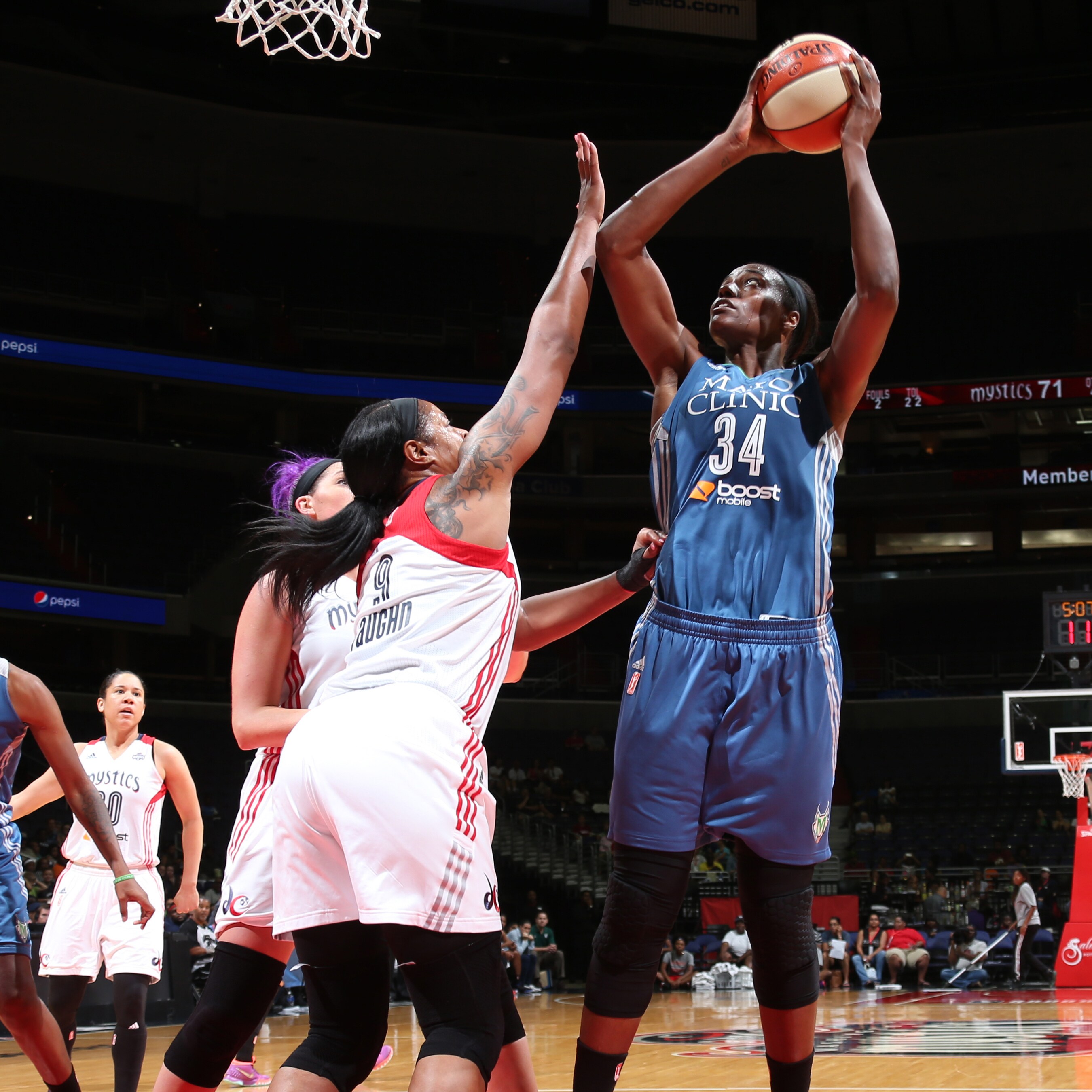 Lynx center Sylvia Fowles had a great game against the Mystics notching a double-double, finishing with 15 points and 1 rebounds.