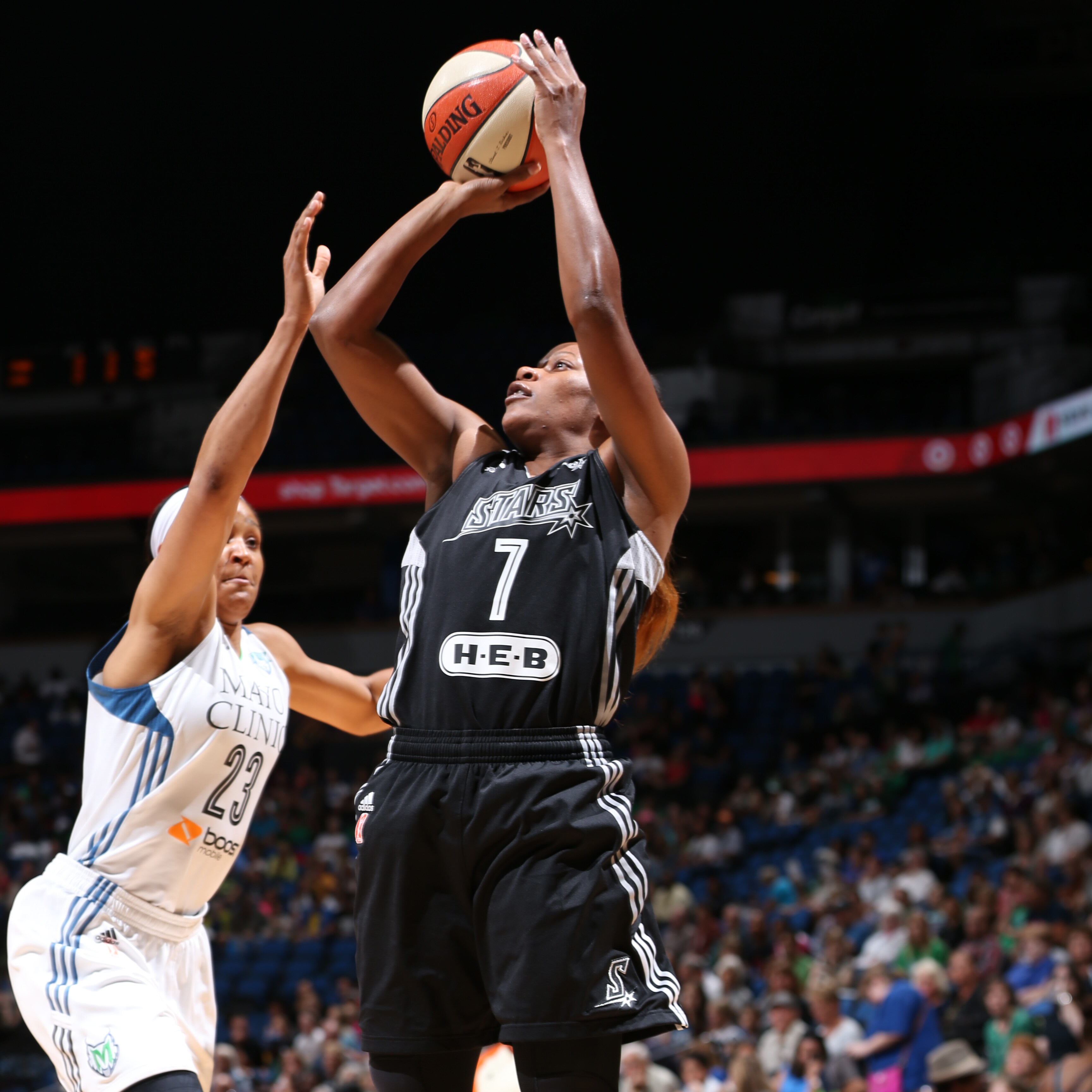 Stars guard Jia Perkins did her best to get her team a win but couldn't quite do enough. Perkins finished with 15 points, four assists and three steals.