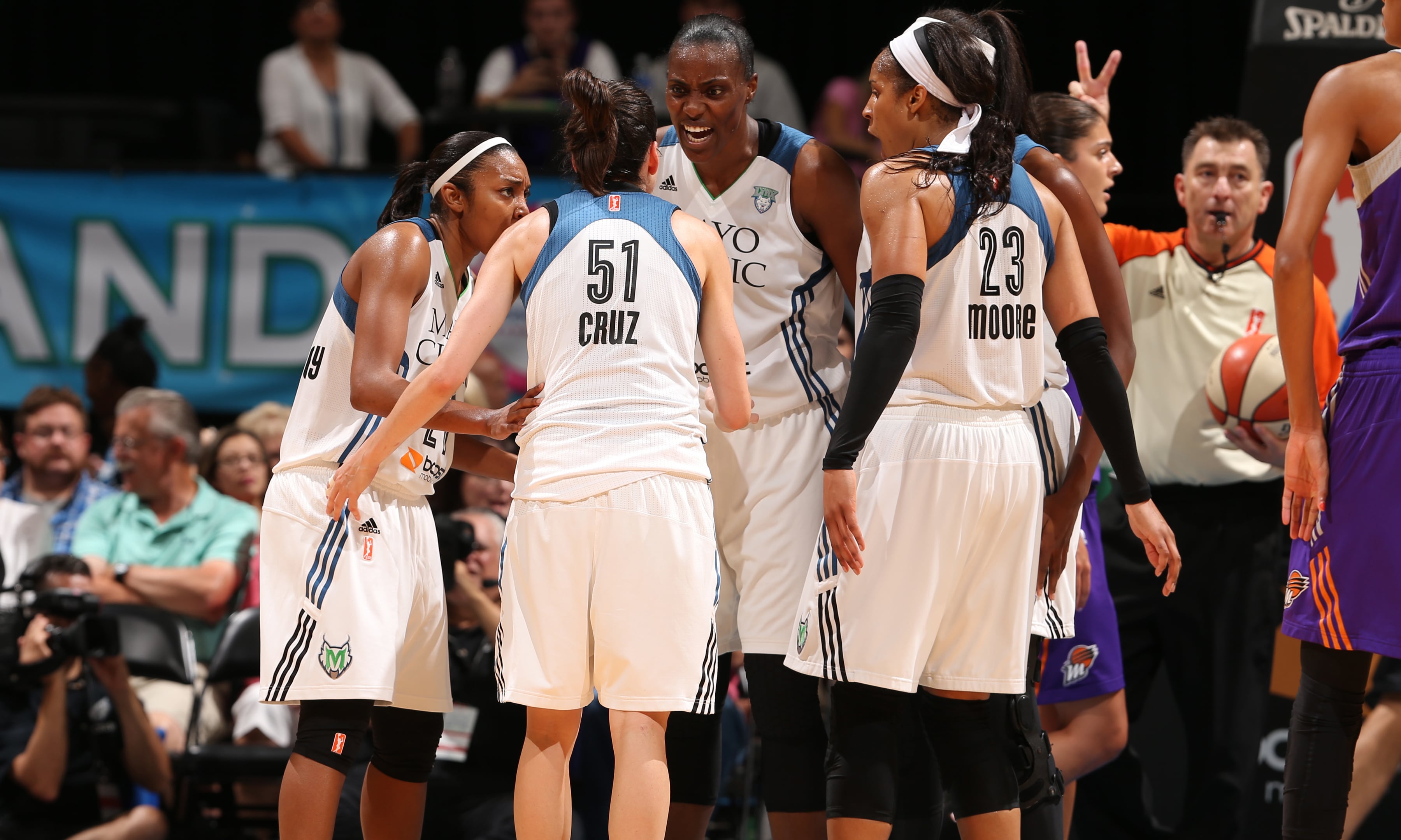 The Minnesota Lynx, despite being shorthanded once again, defeated the Phoenix Mercury Sunday night 71-61, extending their lead iover the Mercury the Western Conference to three games with just four games left to play.