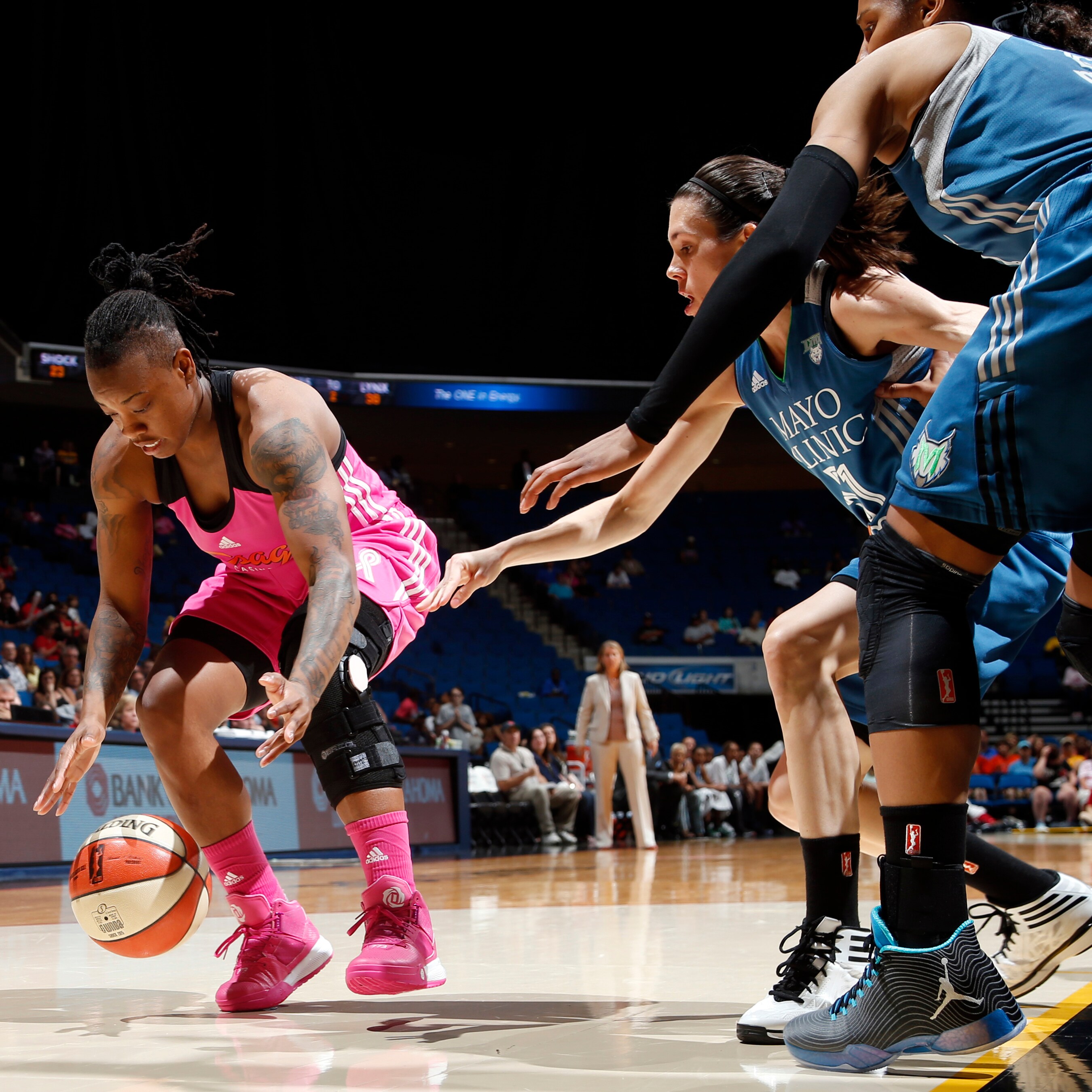 Shock guard Riquna Williams had a fantastic night against the Lynx, pouring in a game-high 35 points on 11-of-23 shooting (48 percent) to go with her two steals and two blocks.