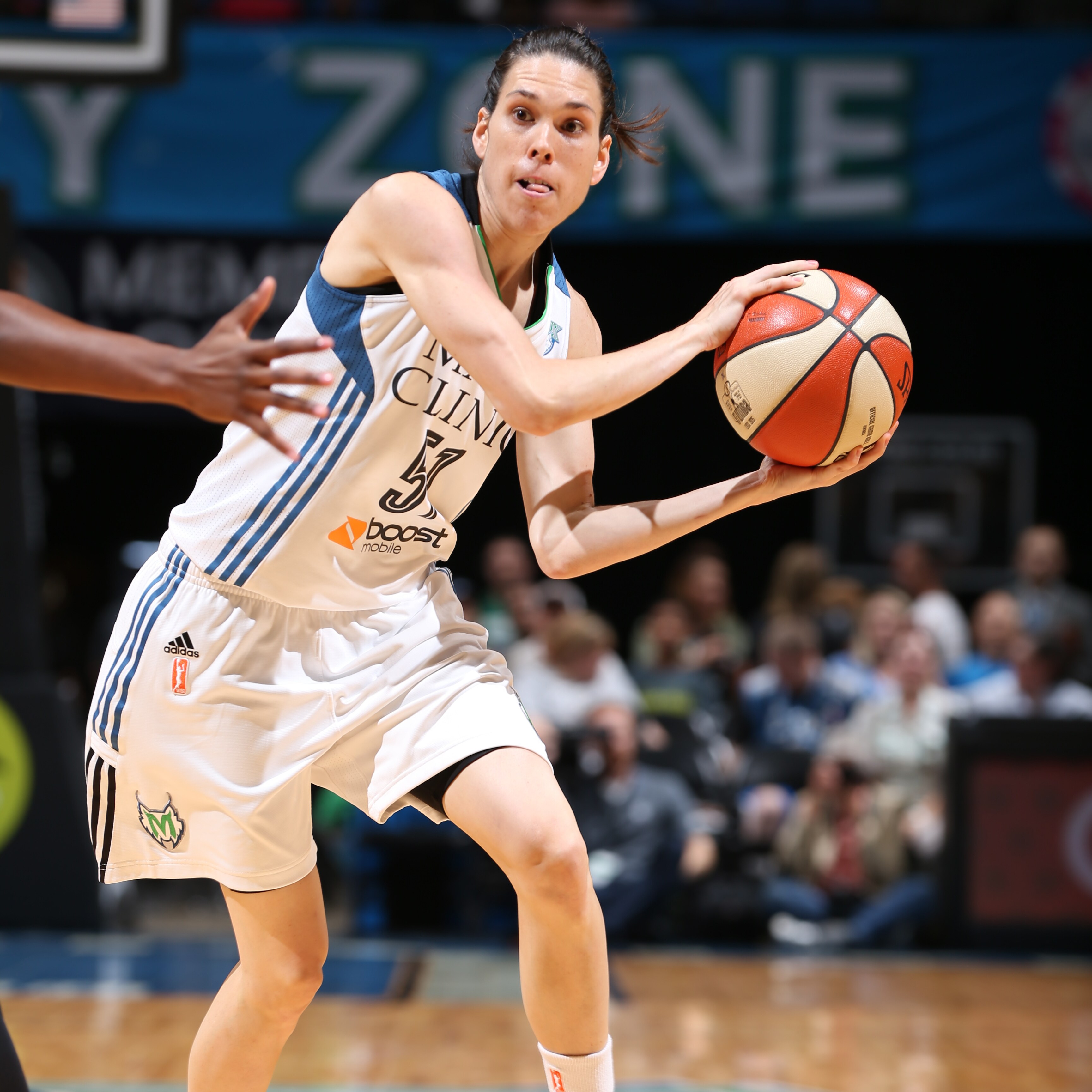 All five Lynx starters scored in double-figures on Friday night, and that included guard Anna Cruz. Cruz played great defense once again while finishing with 12 points, four rebounds and six assists in the Lynx win.
