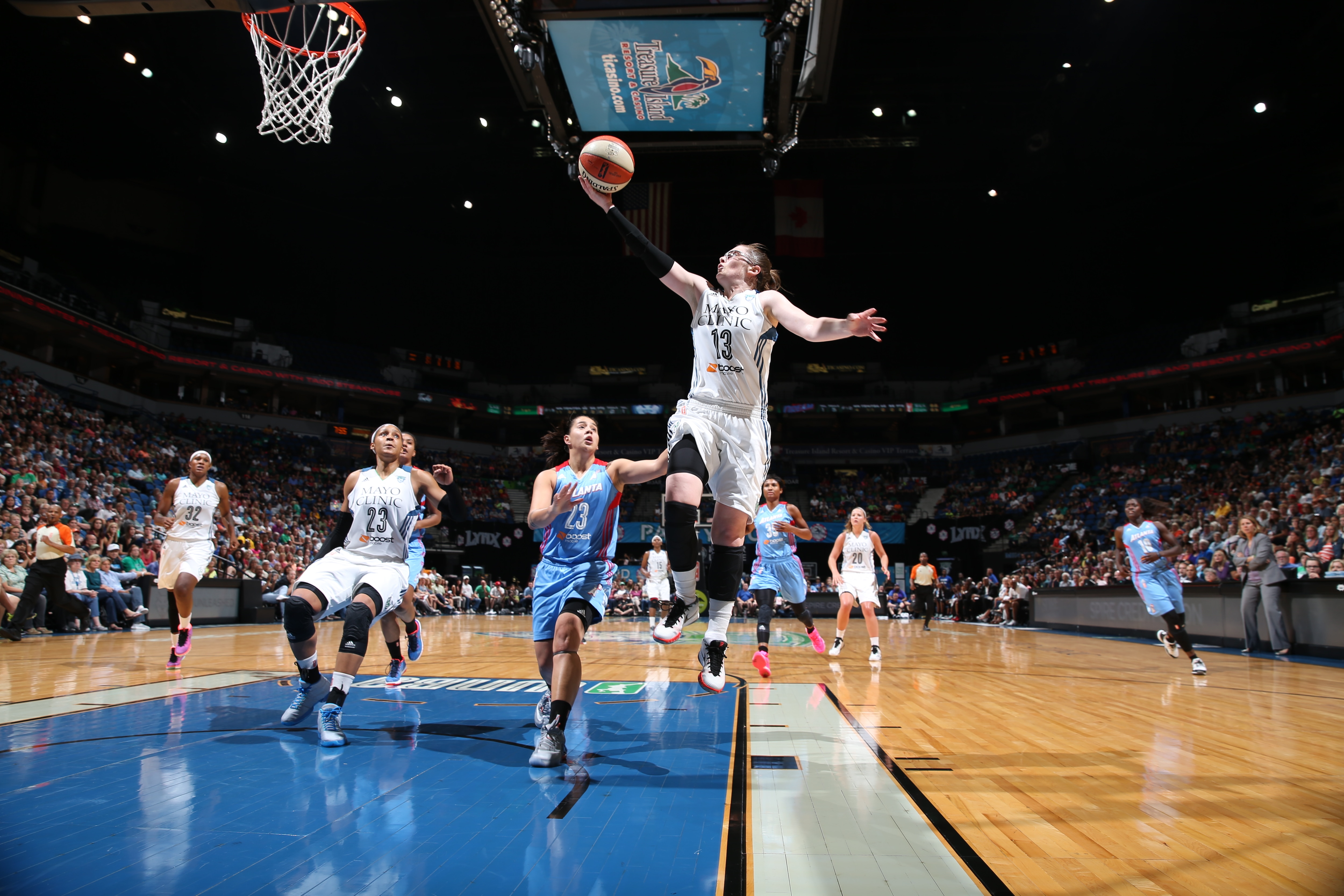 MINNEAPOLIS, MN - JULY 31: Lindsay Whalen #13 of the Minnesota Lynx goes to the basket against the Atlanta Dream on July 31, 2015 at Target Center in Minneapolis, Minnesota. NOTE TO USER: User expressly acknowledges and agrees that, by downloading and or using this Photograph, user is consenting to the terms and conditions of the Getty Images License Agreement. Mandatory Copyright Notice: Copyright 2015 NBAE (Photo by David Sherman/NBAE via Getty Images)