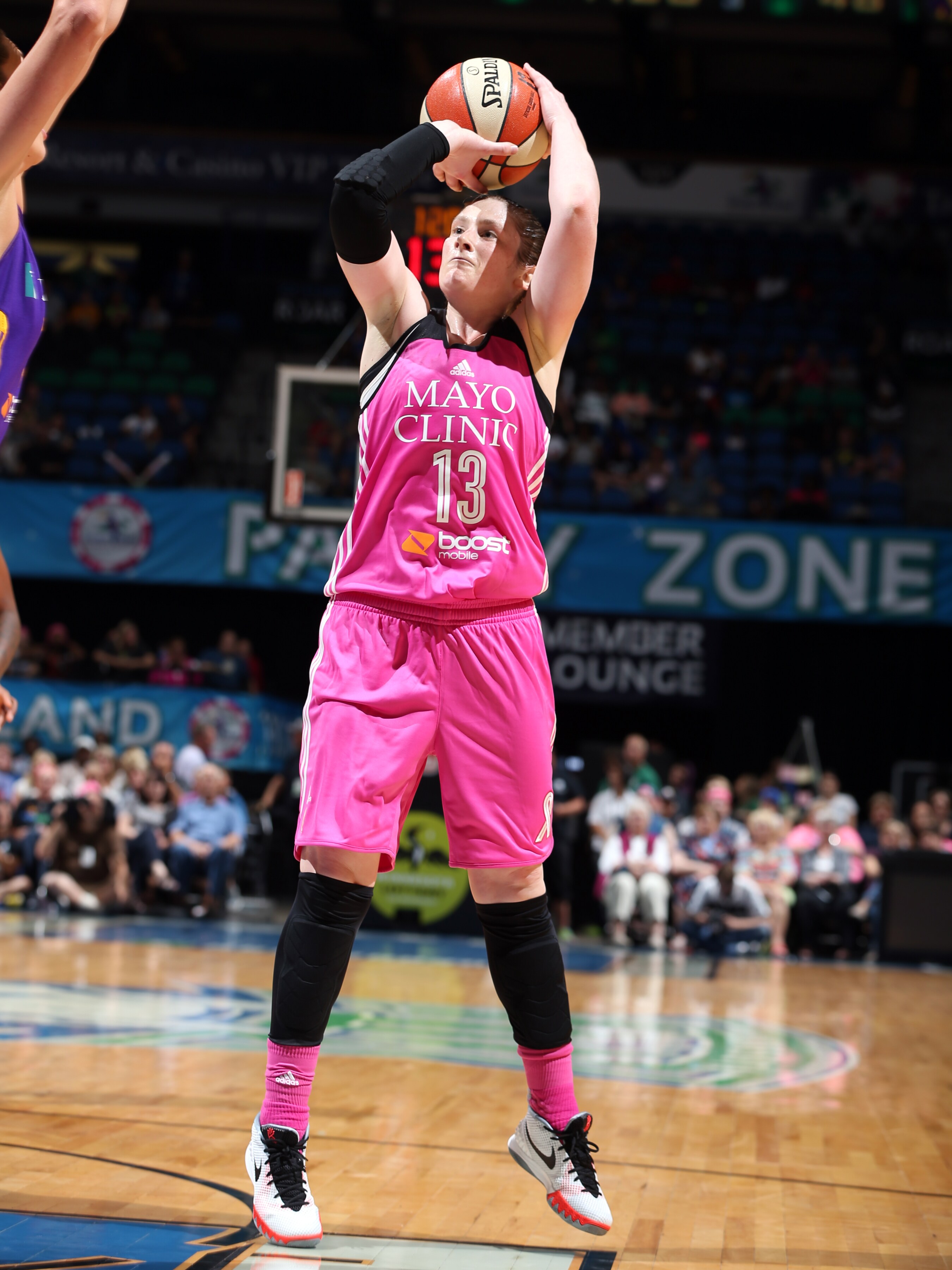 MINNEAPOLIS, MN - AUGUST 9: Lindsay Whalen #13 of the Minnesota Lynx shoots the ball against the Los Angeles Sparks on August 9, 2015 at Target Center in Minneapolis, Minnesota. NOTE TO USER: User expressly acknowledges and agrees that, by downloading and or using this Photograph, user is consenting to the terms and conditions of the Getty Images License Agreement. Mandatory Copyright Notice: Copyright 2015 NBAE (Photo by David Sherman/NBAE via Getty Images)