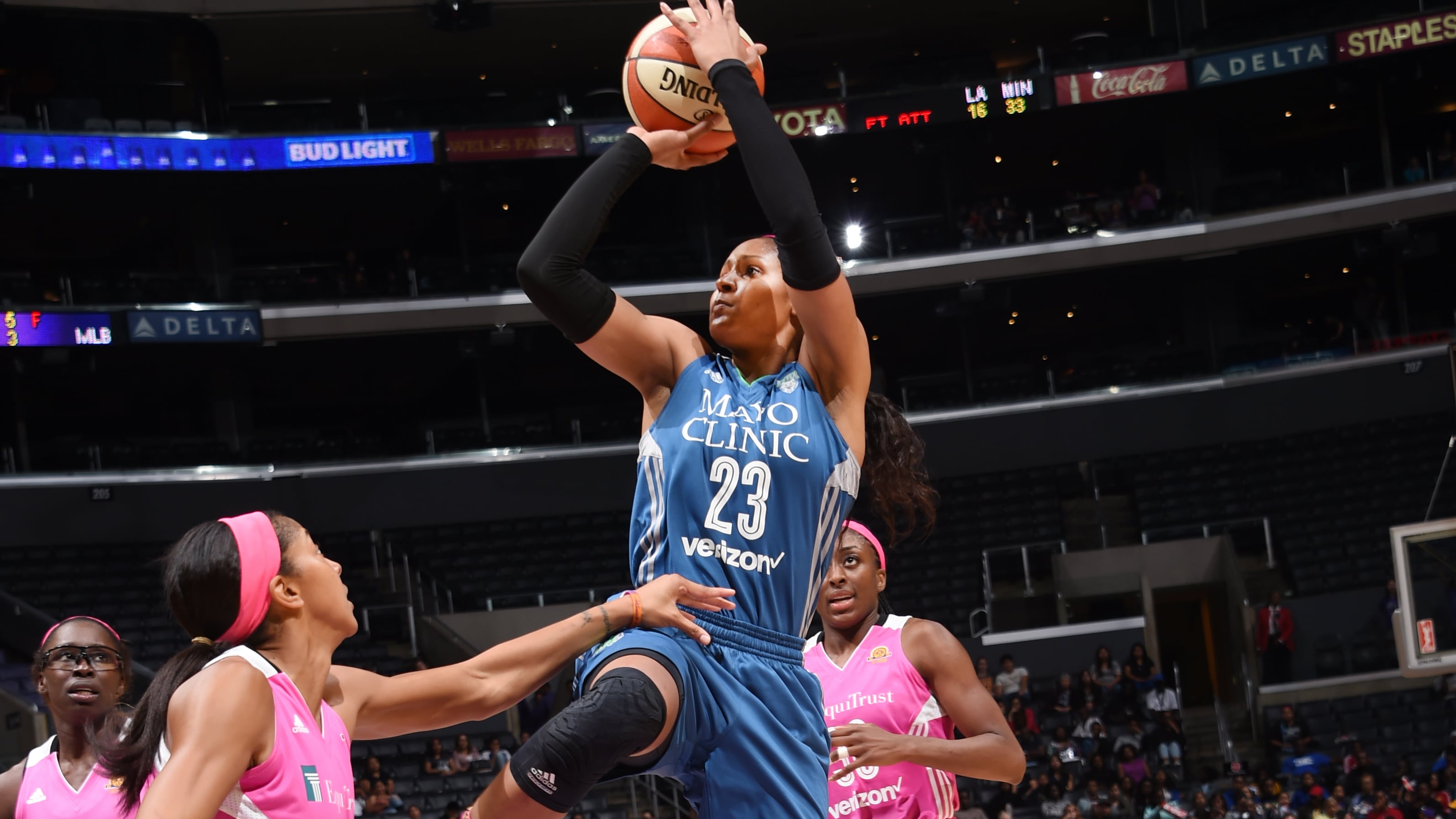 Moore &amp; Fowles Lead Lynx Past Sparks In Battle For First