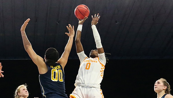 Lynx Sign Rennia Davis