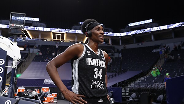 Fowles' Defense Leads Way Over Sparks