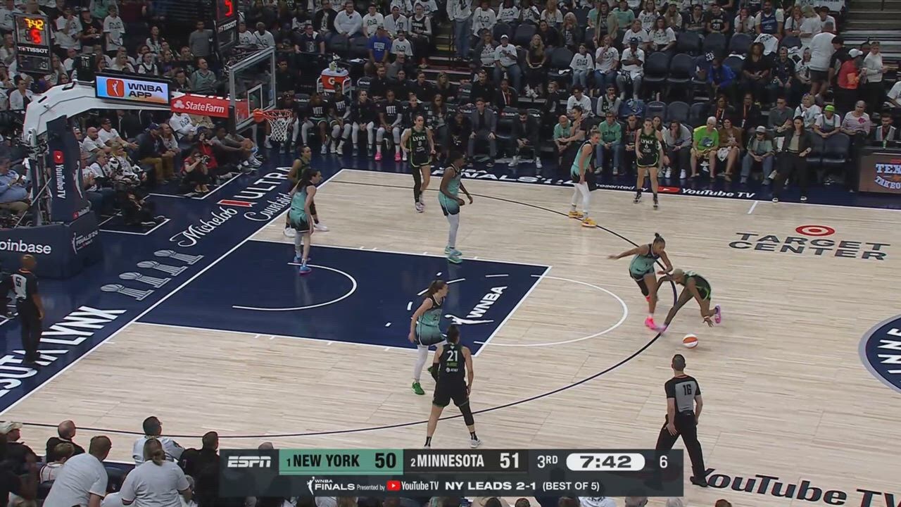 Courtney Williams with one of the day's best plays!