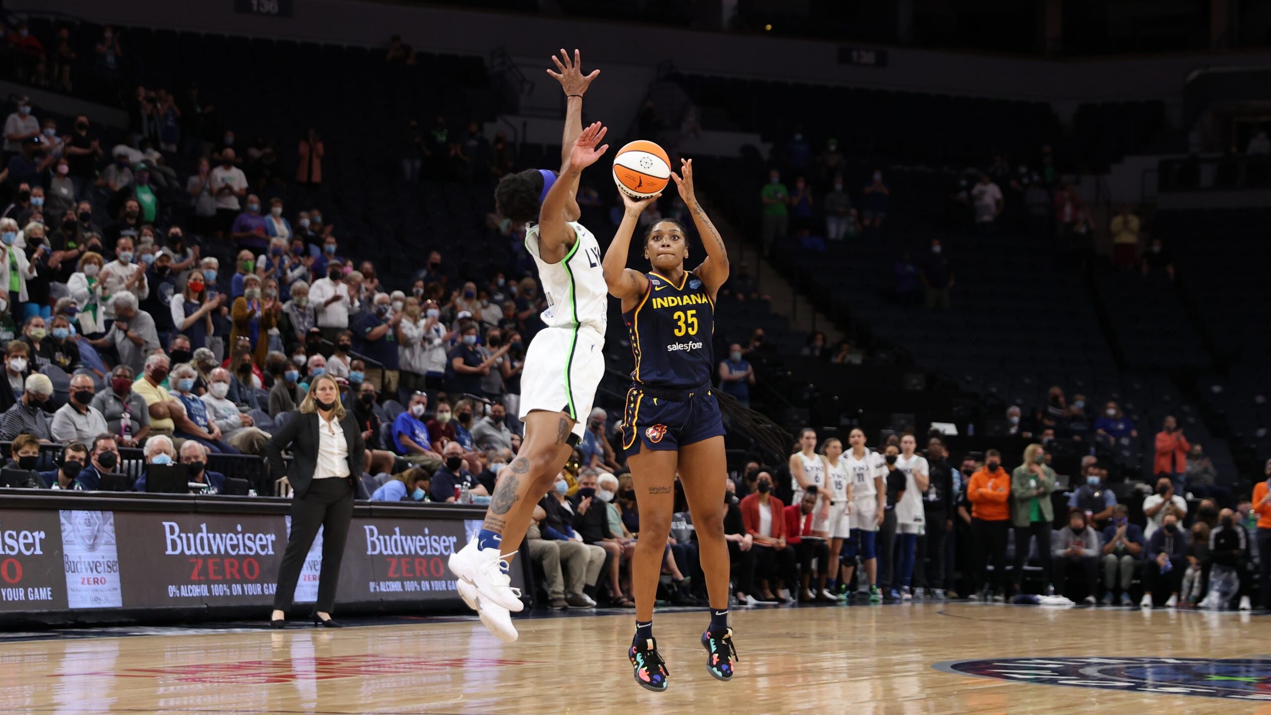 Fever Re-Sign Victoria Vivians