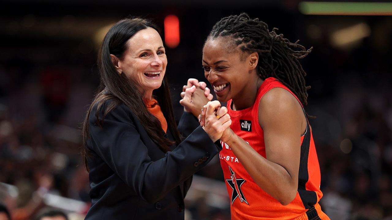 Kelsey Mitchell, Sandy Brondello