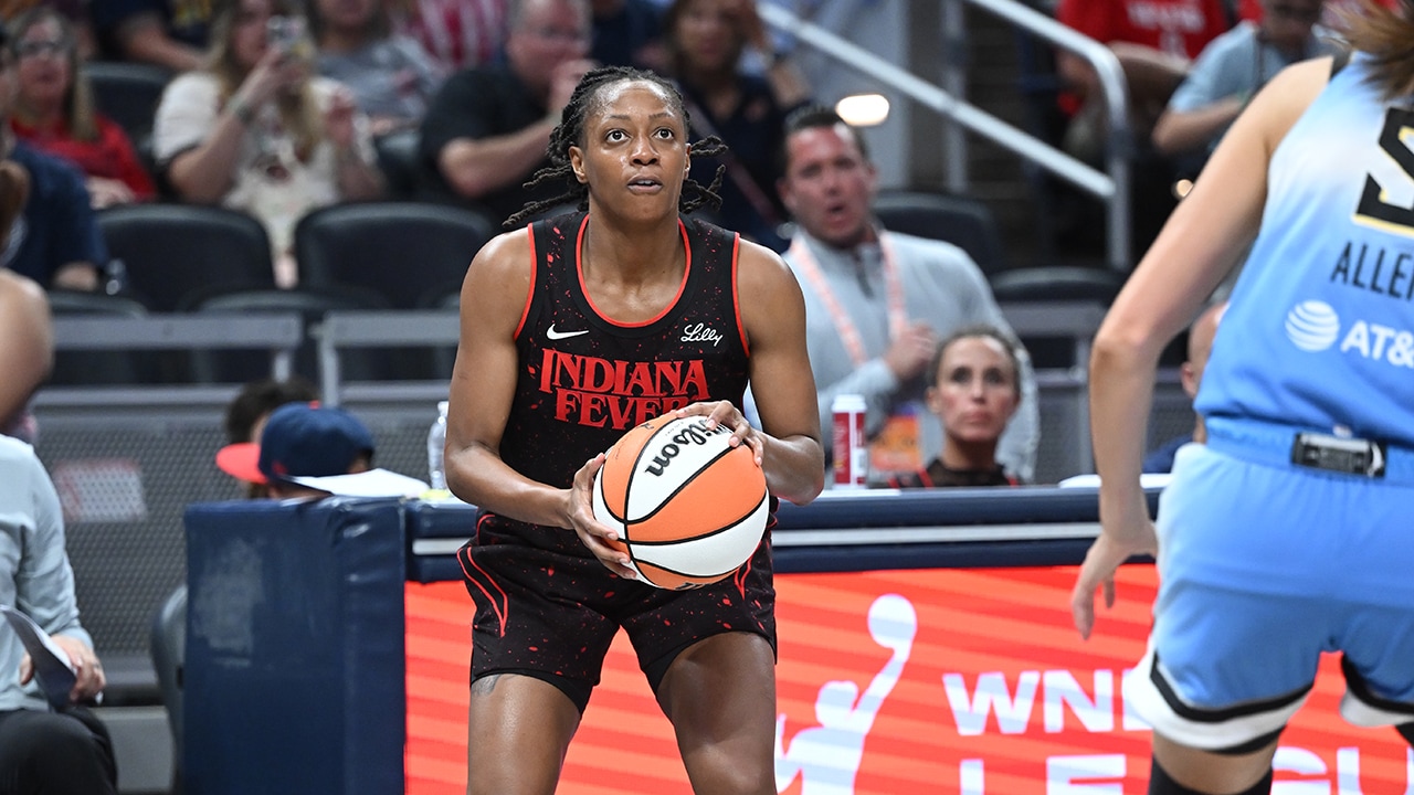 Mitchell, Boston Power Shorthanded Fever Over Sky