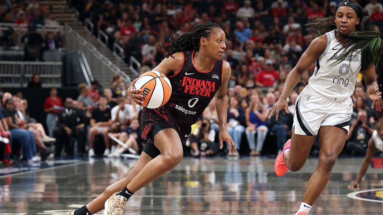 Kelsey Mitchell, Jackie Young