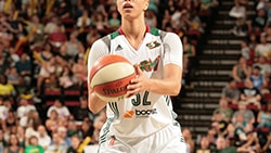 Storm Blitzes Dream in First Half, Roll to Win