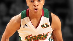 Angel Goodrich Re-Signs with Seattle