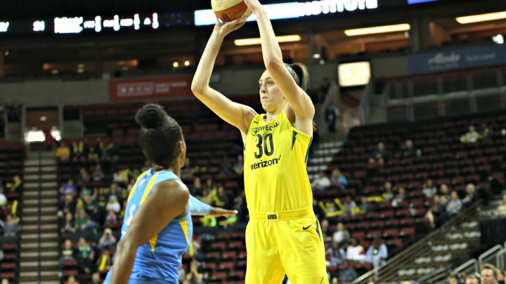 Stewart Scores 30, Seattle Comes From Behind to Defeat Chicago, 96-85